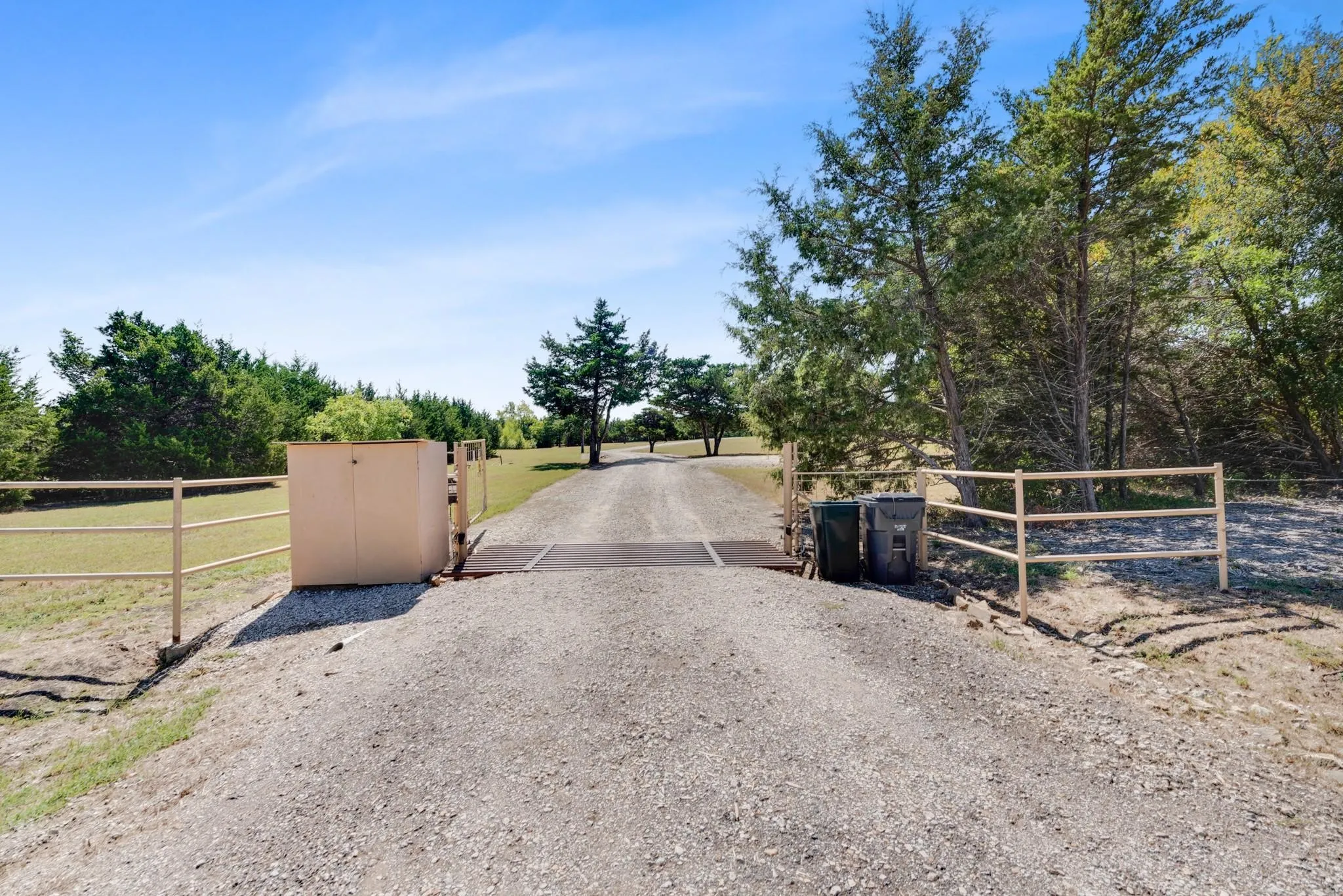 Farm For Sale in Fannin County , 23115 S State Highway 78, Leonard, Texas 75452, 3 Bedroom, 3 Bathroom, 2 Garage spaces, 3,151 Sqft, built in 2007, Preowned, Price $2,000,000, mls#21233737, Real Estate Agent in Leonard, Homes For Sale in Fannin county, Homes For Sale in Leonard, Realtor in Leonard Texas, Real Estate Brokerage Independent Realty Texas, Luminita Cordes Realtor