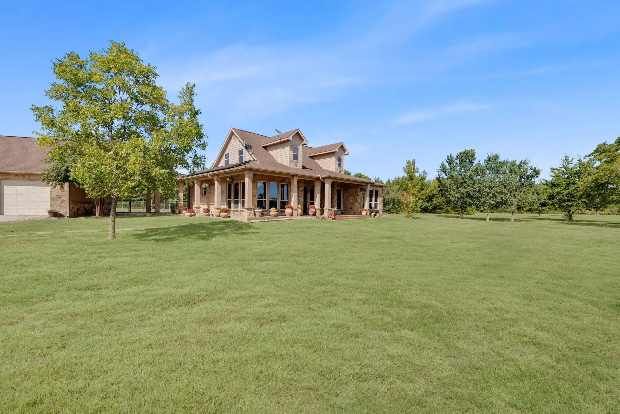 Farm For Sale in Fannin County , 23115 S State Highway 78, Leonard, Texas 75452, 3 Bedroom, 3 Bathroom, 2 Garage spaces, 3,151 Sqft, built in 2007, Preowned, Price $2,000,000, mls#21233737, Real Estate Agent in Leonard, Homes For Sale in Fannin county, Homes For Sale in Leonard, Realtor in Leonard Texas, Real Estate Brokerage Independent Realty Texas, Luminita Cordes Realtor