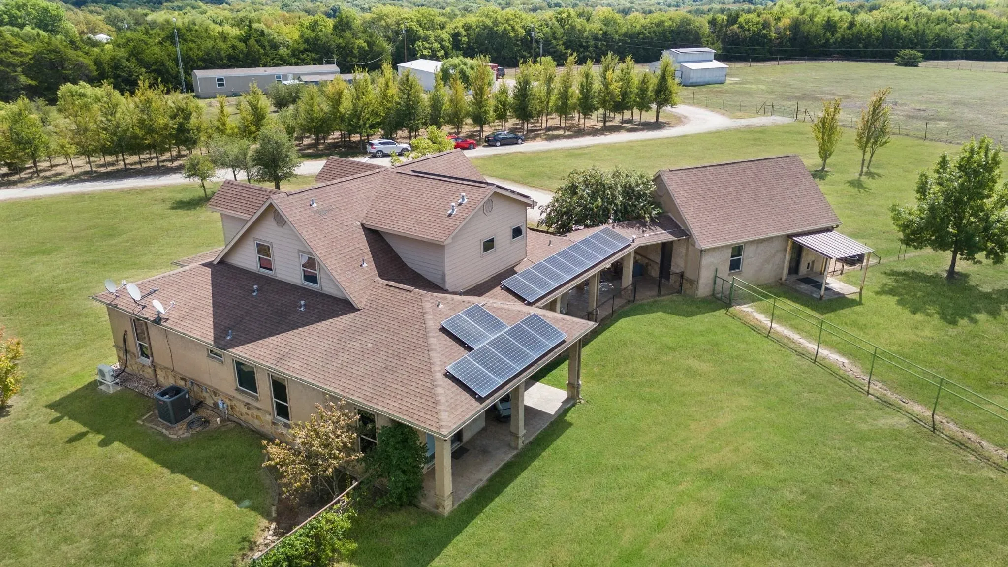 Farm For Sale in Fannin County , 23115 S State Highway 78, Leonard, Texas 75452, 3 Bedroom, 3 Bathroom, 2 Garage spaces, 3,151 Sqft, built in 2007, Preowned, Price $2,000,000, mls#21233737, Real Estate Agent in Leonard, Homes For Sale in Fannin county, Homes For Sale in Leonard, Realtor in Leonard Texas, Real Estate Brokerage Independent Realty Texas, Luminita Cordes Realtor
