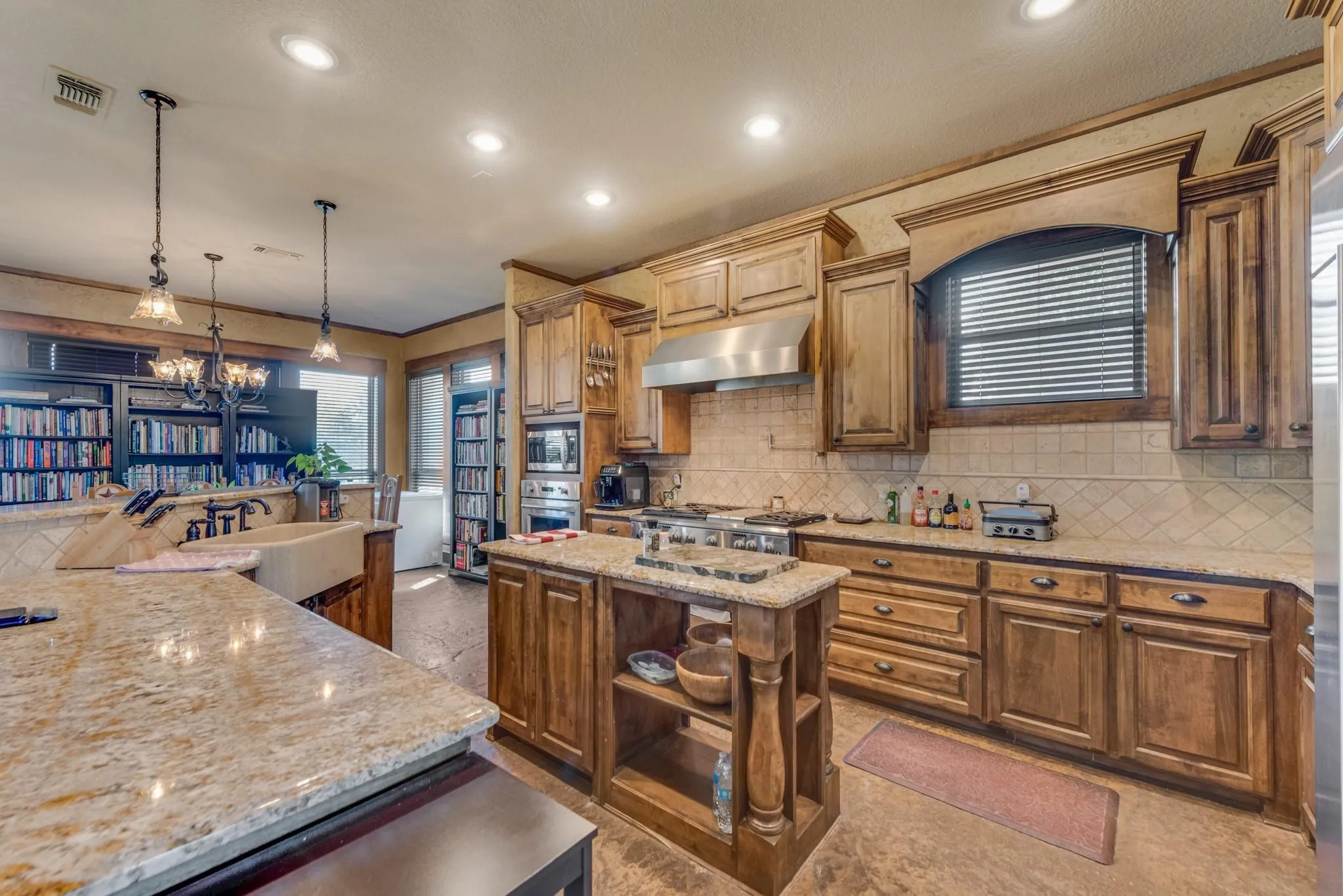 Farm For Sale in Fannin County , 23115 S State Highway 78, Leonard, Texas 75452, 3 Bedroom, 3 Bathroom, 2 Garage spaces, 3,151 Sqft, built in 2007, Preowned, Price $2,000,000, mls#21233737, Real Estate Agent in Leonard, Homes For Sale in Fannin county, Homes For Sale in Leonard, Realtor in Leonard Texas, Real Estate Brokerage Independent Realty Texas, Luminita Cordes Realtor