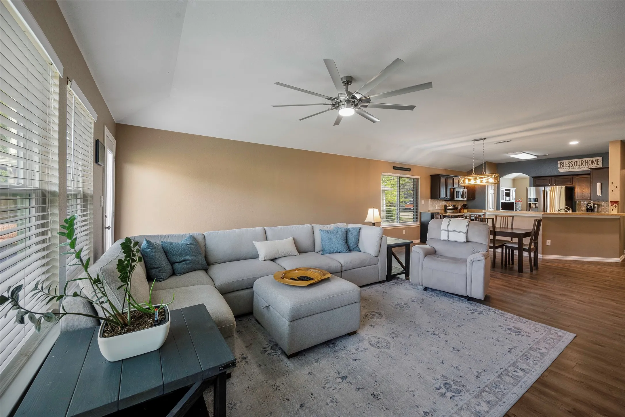 Single Family Residence For Sale in Collin County , 4400 Sycamore Road, Melissa, Texas 75454, 3 Bedroom, 2 Bathroom, 2 Garage spaces, 1,801 Sqft, built in 2007, Preowned, mls#21233748, Real Estate Agent in Melissa, Homes For Sale in Collin county, Homes For Sale in Melissa, Realtor in Melissa Texas, Real Estate Brokerage Independent Realty Texas, Luminita Cordes Realtor