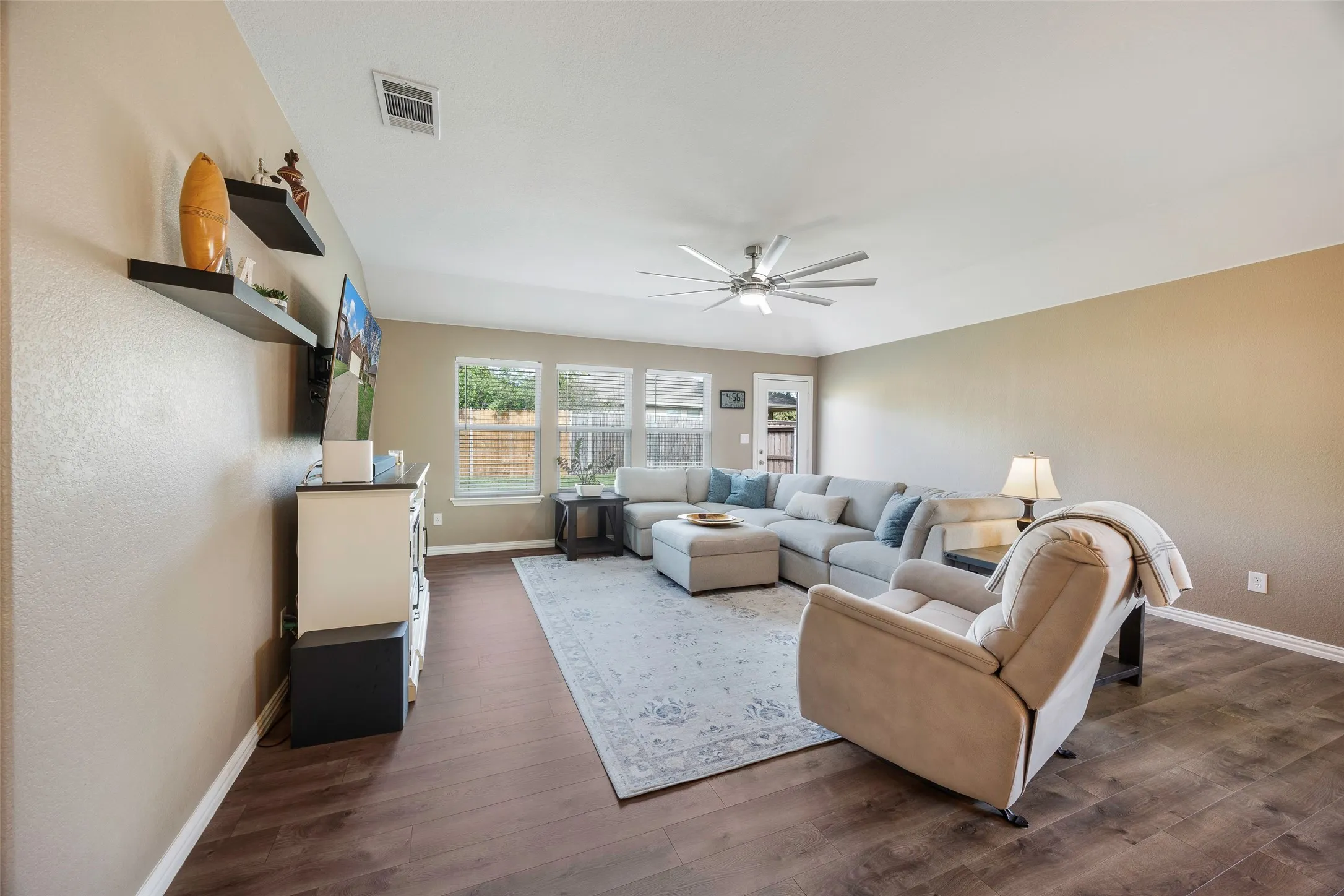Single Family Residence For Sale in Collin County , 4400 Sycamore Road, Melissa, Texas 75454, 3 Bedroom, 2 Bathroom, 2 Garage spaces, 1,801 Sqft, built in 2007, Preowned, mls#21233748, Real Estate Agent in Melissa, Homes For Sale in Collin county, Homes For Sale in Melissa, Realtor in Melissa Texas, Real Estate Brokerage Independent Realty Texas, Luminita Cordes Realtor