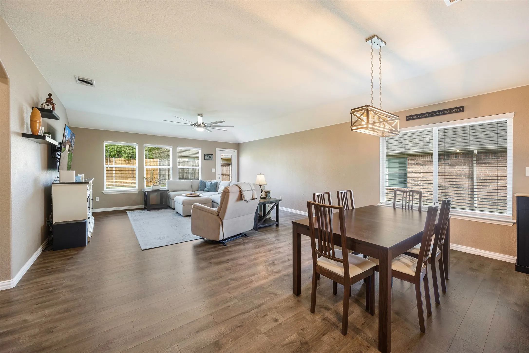 Single Family Residence For Sale in Collin County , 4400 Sycamore Road, Melissa, Texas 75454, 3 Bedroom, 2 Bathroom, 2 Garage spaces, 1,801 Sqft, built in 2007, Preowned, mls#21233748, Real Estate Agent in Melissa, Homes For Sale in Collin county, Homes For Sale in Melissa, Realtor in Melissa Texas, Real Estate Brokerage Independent Realty Texas, Luminita Cordes Realtor