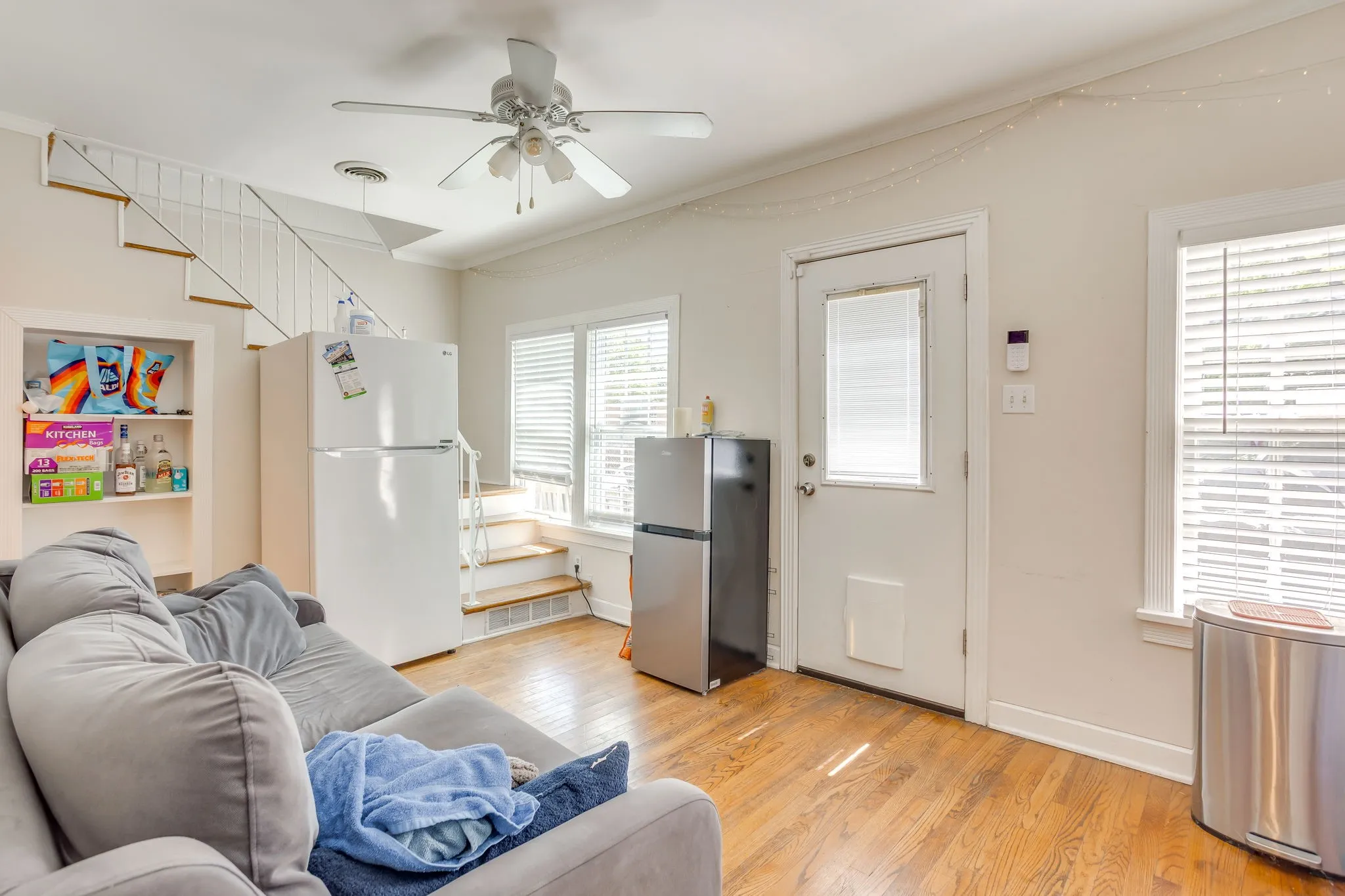 Single Family Residence For Rent in Tarrant County , 2809 Benbrook Boulevard, Fort Worth, Texas 76109, 4 Bedroom, 2 Bathroom, Garage spaces, 1,974 Sqft, built in 1938, Preowned, Price $5,000, mls#21232956, Real Estate Agent in Fort Worth, Homes For Rent in Tarrant county, Homes For Rent in Fort Worth, Realtor in Fort Worth Texas, Real Estate Brokerage Independent Realty Texas, Luminita Cordes Realtor