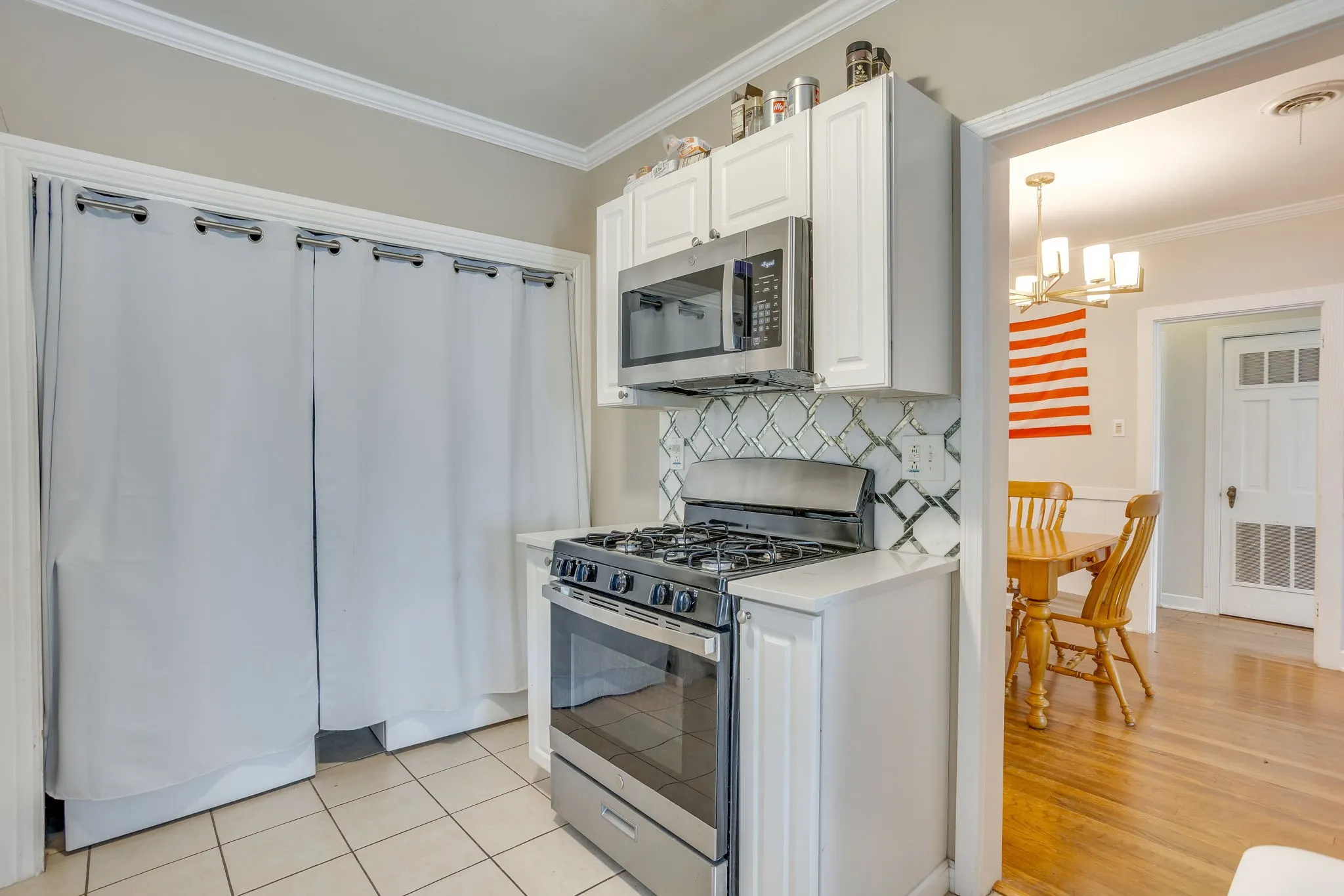 Single Family Residence For Rent in Tarrant County , 2809 Benbrook Boulevard, Fort Worth, Texas 76109, 4 Bedroom, 2 Bathroom, Garage spaces, 1,974 Sqft, built in 1938, Preowned, Price $5,000, mls#21232956, Real Estate Agent in Fort Worth, Homes For Rent in Tarrant county, Homes For Rent in Fort Worth, Realtor in Fort Worth Texas, Real Estate Brokerage Independent Realty Texas, Luminita Cordes Realtor