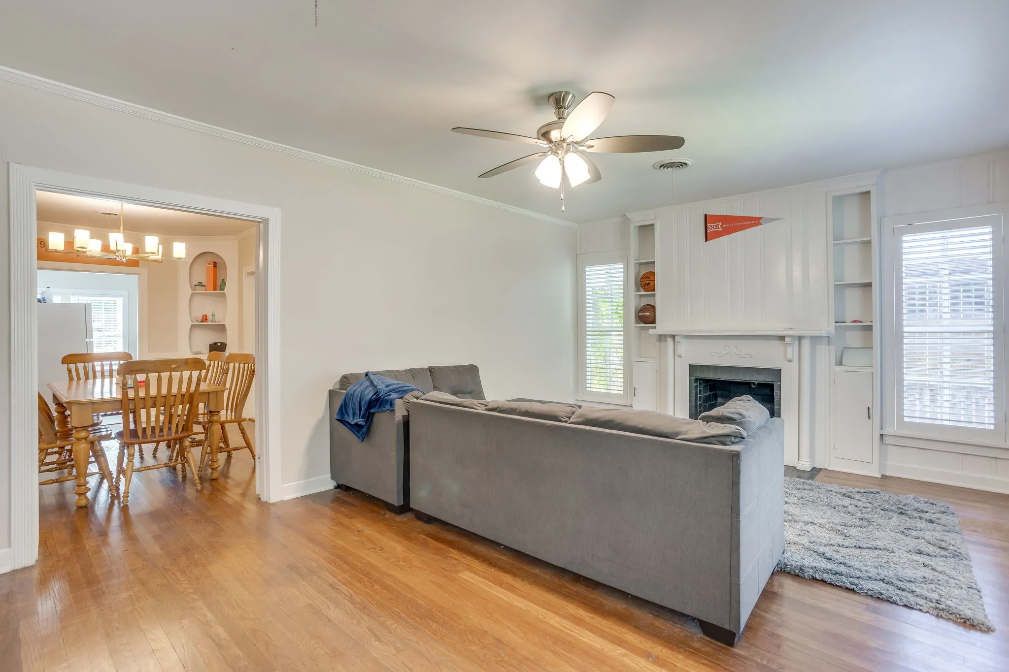 Single Family Residence For Rent in Tarrant County , 2809 Benbrook Boulevard, Fort Worth, Texas 76109, 4 Bedroom, 2 Bathroom, Garage spaces, 1,974 Sqft, built in 1938, Preowned, Price $5,000, mls#21232956, Real Estate Agent in Fort Worth, Homes For Rent in Tarrant county, Homes For Rent in Fort Worth, Realtor in Fort Worth Texas, Real Estate Brokerage Independent Realty Texas, Luminita Cordes Realtor