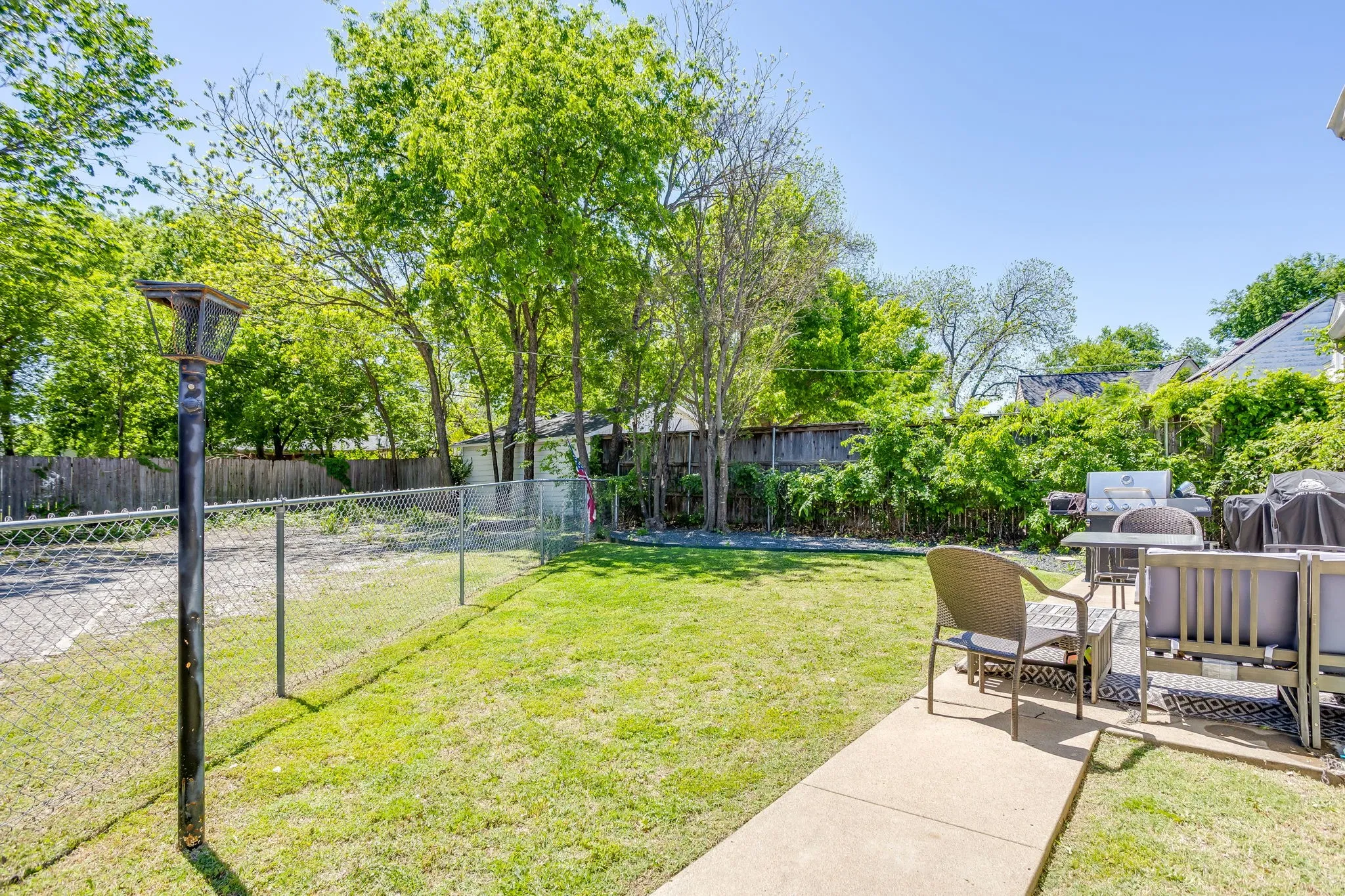 Single Family Residence For Rent in Tarrant County , 2809 Benbrook Boulevard, Fort Worth, Texas 76109, 4 Bedroom, 2 Bathroom, Garage spaces, 1,974 Sqft, built in 1938, Preowned, Price $5,000, mls#21232956, Real Estate Agent in Fort Worth, Homes For Rent in Tarrant county, Homes For Rent in Fort Worth, Realtor in Fort Worth Texas, Real Estate Brokerage Independent Realty Texas, Luminita Cordes Realtor