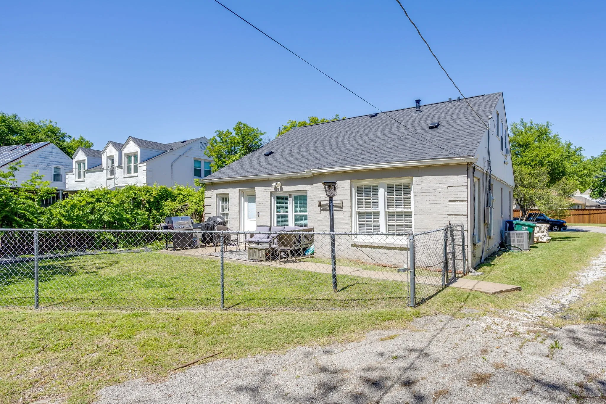 Single Family Residence For Rent in Tarrant County , 2809 Benbrook Boulevard, Fort Worth, Texas 76109, 4 Bedroom, 2 Bathroom, Garage spaces, 1,974 Sqft, built in 1938, Preowned, Price $5,000, mls#21232956, Real Estate Agent in Fort Worth, Homes For Rent in Tarrant county, Homes For Rent in Fort Worth, Realtor in Fort Worth Texas, Real Estate Brokerage Independent Realty Texas, Luminita Cordes Realtor