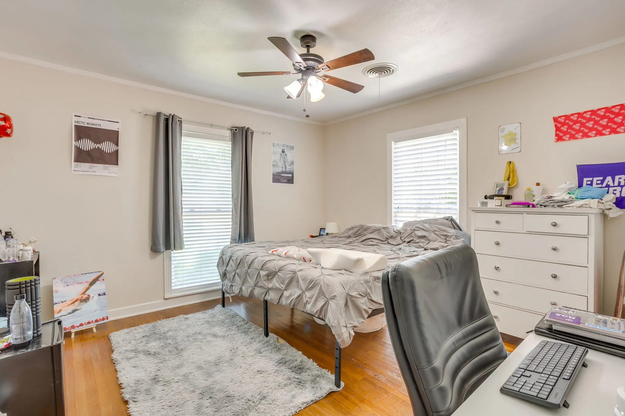Single Family Residence For Rent in Tarrant County , 2809 Benbrook Boulevard, Fort Worth, Texas 76109, 4 Bedroom, 2 Bathroom, Garage spaces, 1,974 Sqft, built in 1938, Preowned, Price $5,000, mls#21232956, Real Estate Agent in Fort Worth, Homes For Rent in Tarrant county, Homes For Rent in Fort Worth, Realtor in Fort Worth Texas, Real Estate Brokerage Independent Realty Texas, Luminita Cordes Realtor