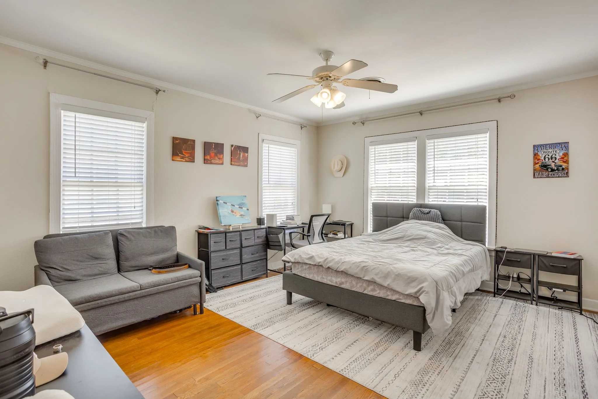 Single Family Residence For Rent in Tarrant County , 2809 Benbrook Boulevard, Fort Worth, Texas 76109, 4 Bedroom, 2 Bathroom, Garage spaces, 1,974 Sqft, built in 1938, Preowned, Price $5,000, mls#21232956, Real Estate Agent in Fort Worth, Homes For Rent in Tarrant county, Homes For Rent in Fort Worth, Realtor in Fort Worth Texas, Real Estate Brokerage Independent Realty Texas, Luminita Cordes Realtor
