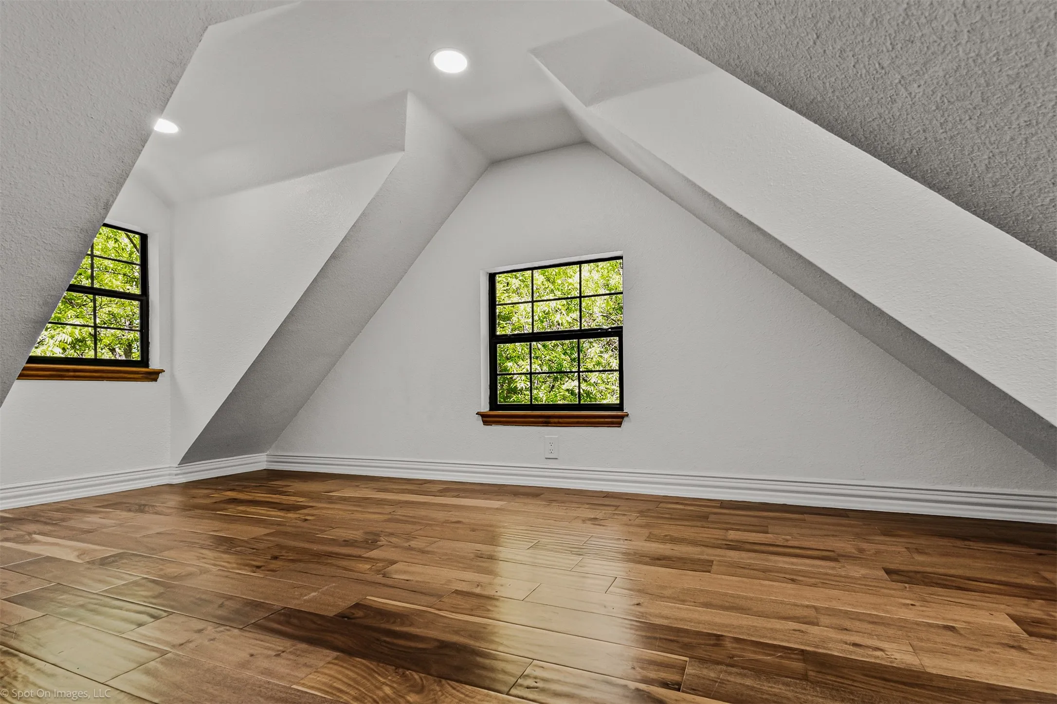 Single Family Residence For Sale in Fannin County , 1111 Fm 151, Trenton, Texas 75490, 2 Bedroom, 2 Bathroom, 2 Garage spaces, 1,104 Sqft, built in 2016, mls#21233636, Real Estate Agent in Trenton, Homes For Sale in Fannin county, Homes For Sale in Trenton, Realtor in Trenton Texas, Real Estate Brokerage Independent Realty Texas, Luminita Cordes Realtor