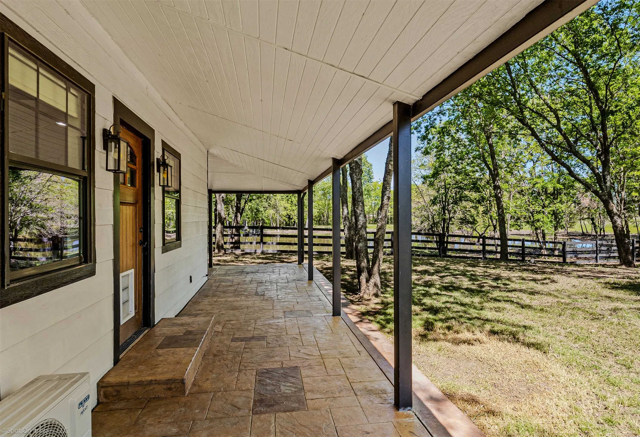 Single Family Residence For Sale in Fannin County , 1111 Fm 151, Trenton, Texas 75490, 2 Bedroom, 2 Bathroom, 2 Garage spaces, 1,104 Sqft, built in 2016, mls#21233636, Real Estate Agent in Trenton, Homes For Sale in Fannin county, Homes For Sale in Trenton, Realtor in Trenton Texas, Real Estate Brokerage Independent Realty Texas, Luminita Cordes Realtor