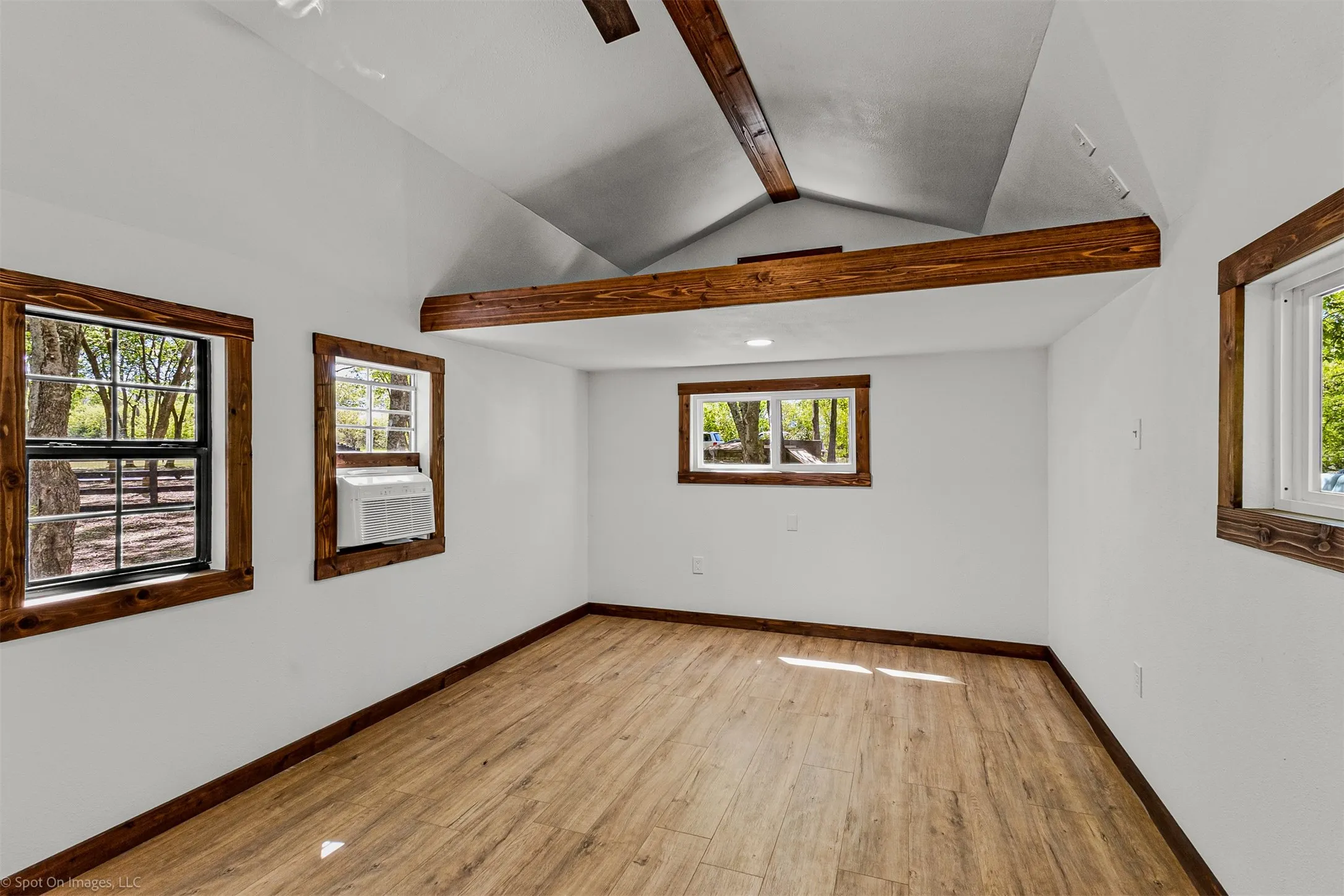 Single Family Residence For Sale in Fannin County , 1111 Fm 151, Trenton, Texas 75490, 2 Bedroom, 2 Bathroom, 2 Garage spaces, 1,104 Sqft, built in 2016, mls#21233636, Real Estate Agent in Trenton, Homes For Sale in Fannin county, Homes For Sale in Trenton, Realtor in Trenton Texas, Real Estate Brokerage Independent Realty Texas, Luminita Cordes Realtor