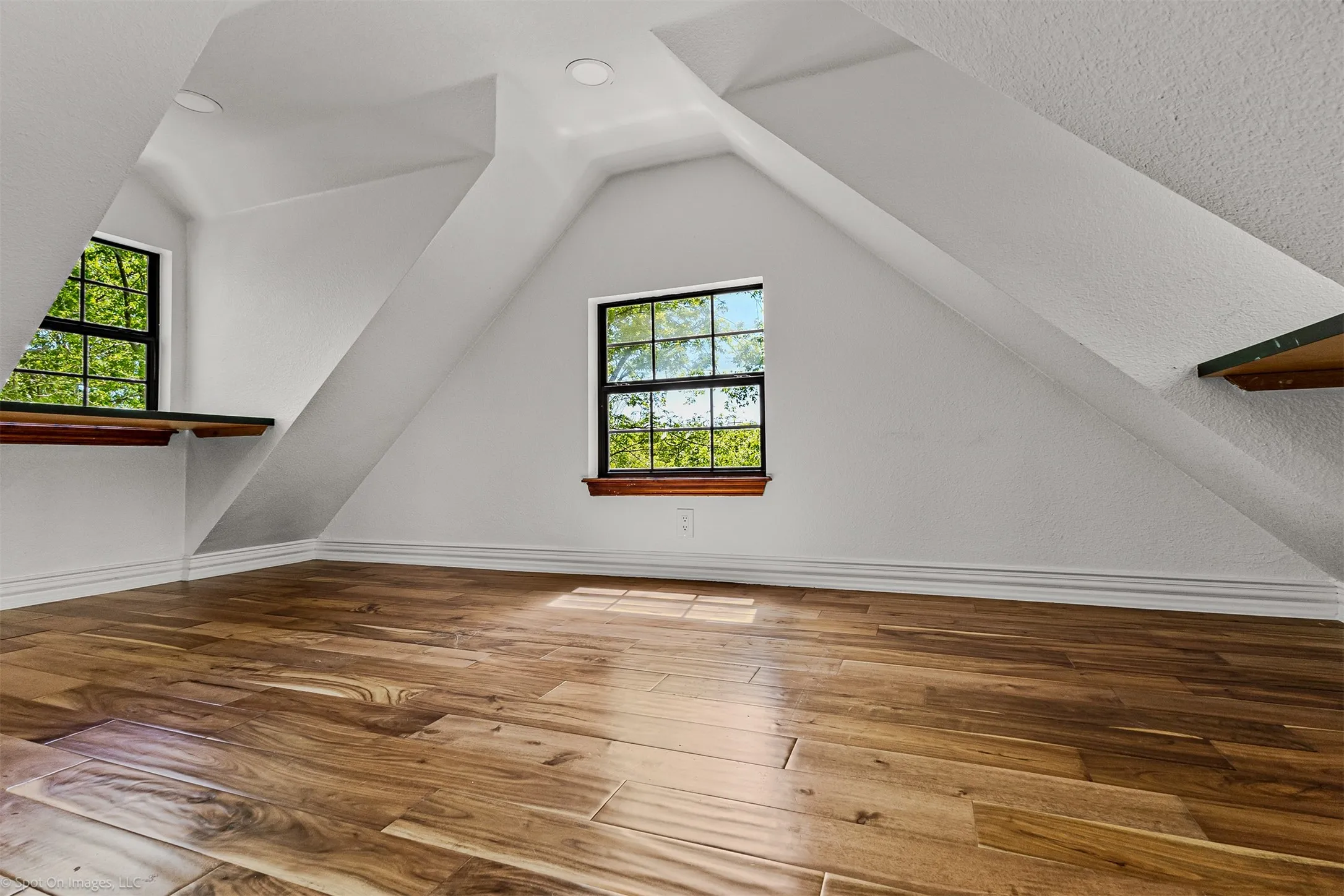 Single Family Residence For Sale in Fannin County , 1111 Fm 151, Trenton, Texas 75490, 2 Bedroom, 2 Bathroom, 2 Garage spaces, 1,104 Sqft, built in 2016, mls#21233636, Real Estate Agent in Trenton, Homes For Sale in Fannin county, Homes For Sale in Trenton, Realtor in Trenton Texas, Real Estate Brokerage Independent Realty Texas, Luminita Cordes Realtor