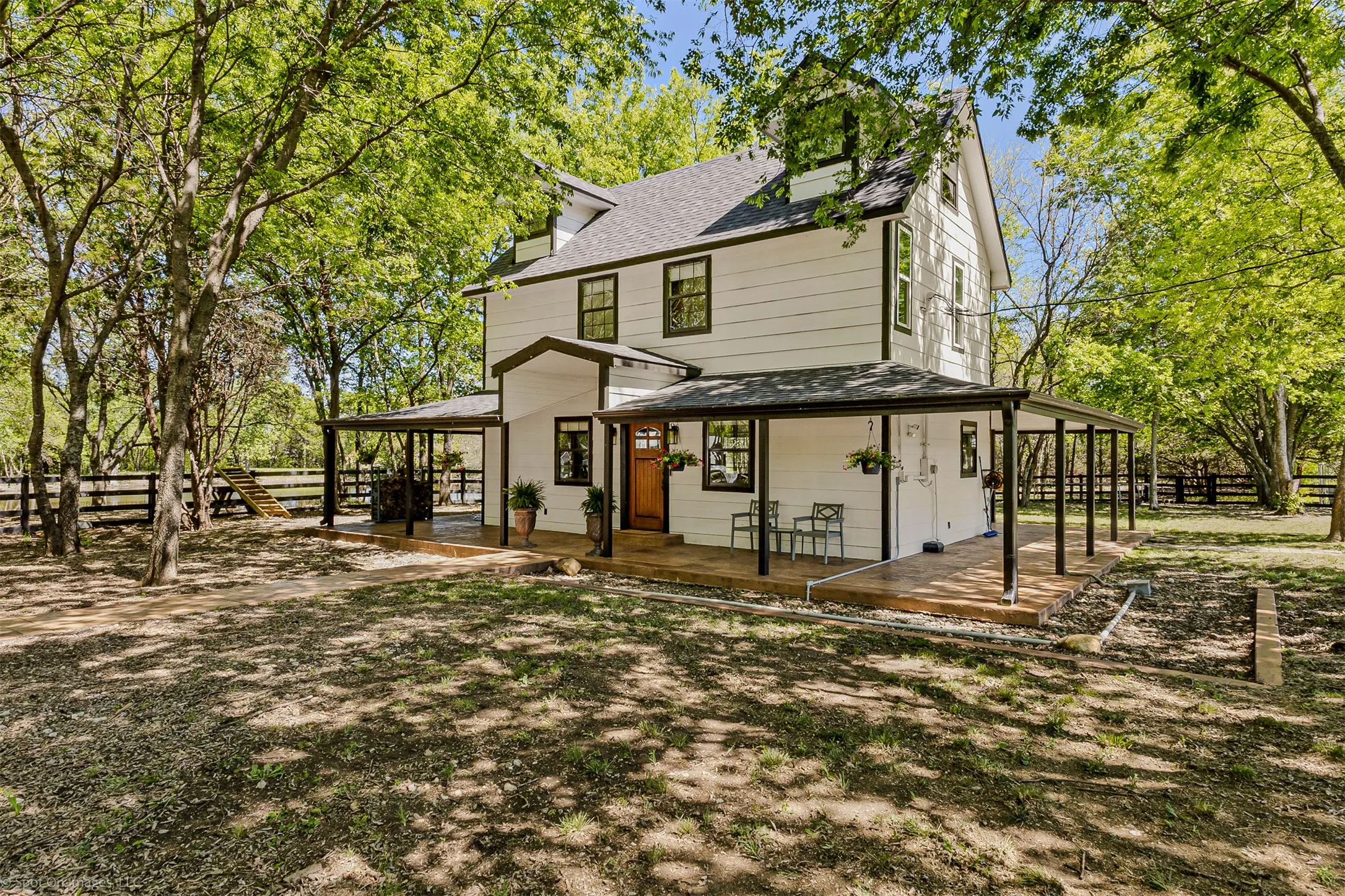 Single Family Residence For Sale in Fannin County , 1111 Fm 151, Trenton, Texas 75490, 2 Bedroom, 2 Bathroom, 2 Garage spaces, 1,104 Sqft, built in 2016, mls#21233636, Real Estate Agent in Trenton, Homes For Sale in Fannin county, Homes For Sale in Trenton, Realtor in Trenton Texas, Real Estate Brokerage Independent Realty Texas, Luminita Cordes Realtor