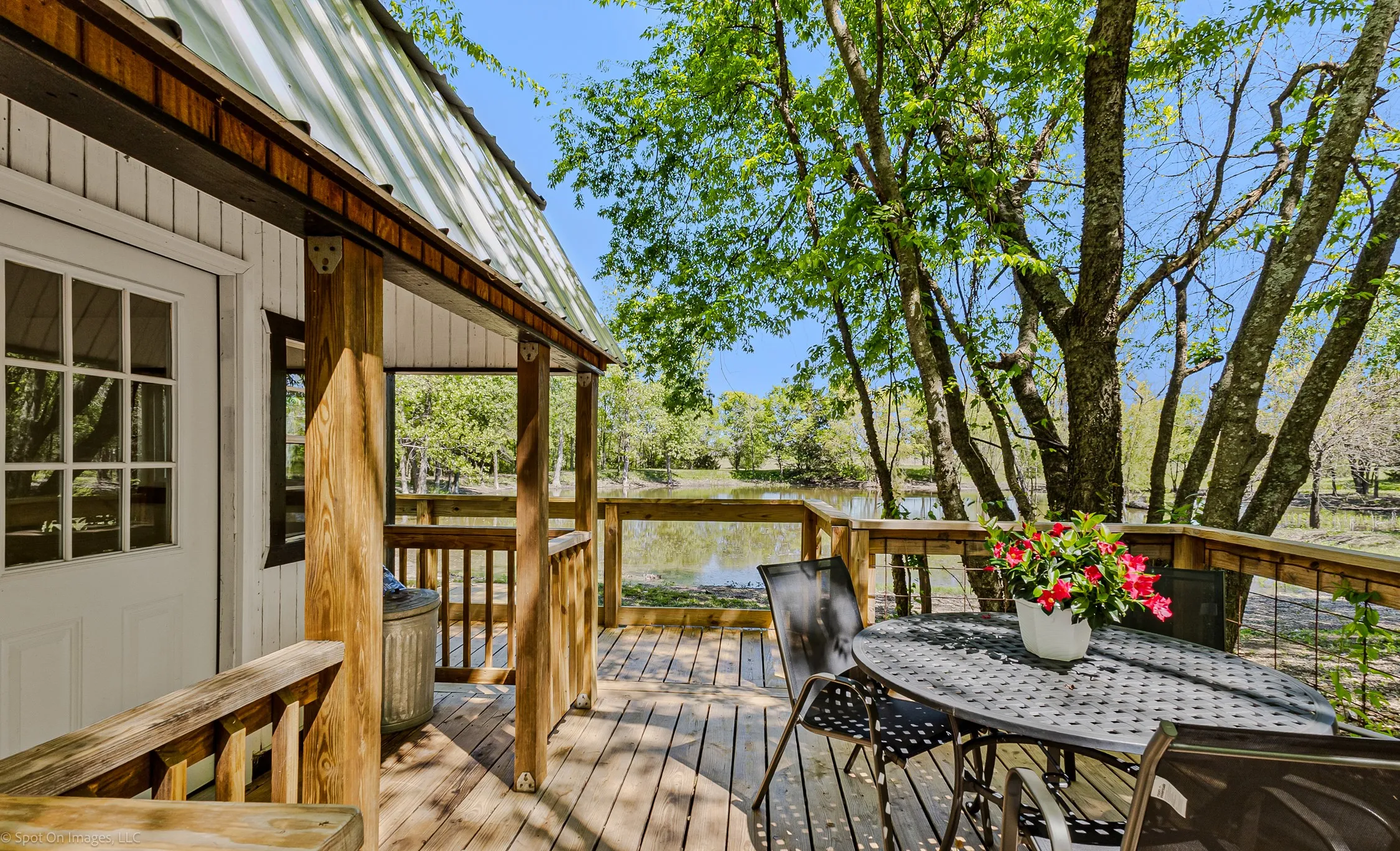 Single Family Residence For Sale in Fannin County , 1111 Fm 151, Trenton, Texas 75490, 2 Bedroom, 2 Bathroom, 2 Garage spaces, 1,104 Sqft, built in 2016, mls#21233636, Real Estate Agent in Trenton, Homes For Sale in Fannin county, Homes For Sale in Trenton, Realtor in Trenton Texas, Real Estate Brokerage Independent Realty Texas, Luminita Cordes Realtor