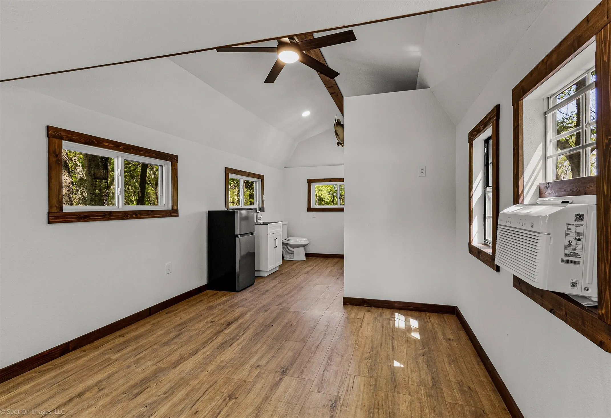 Single Family Residence For Sale in Fannin County , 1111 Fm 151, Trenton, Texas 75490, 2 Bedroom, 2 Bathroom, 2 Garage spaces, 1,104 Sqft, built in 2016, mls#21233636, Real Estate Agent in Trenton, Homes For Sale in Fannin county, Homes For Sale in Trenton, Realtor in Trenton Texas, Real Estate Brokerage Independent Realty Texas, Luminita Cordes Realtor