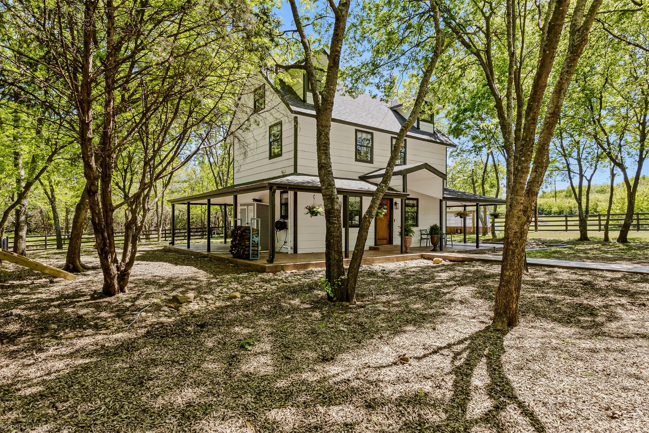 Single Family Residence For Sale in Fannin County , 1111 Fm 151, Trenton, Texas 75490, 2 Bedroom, 2 Bathroom, 2 Garage spaces, 1,104 Sqft, built in 2016, mls#21233636, Real Estate Agent in Trenton, Homes For Sale in Fannin county, Homes For Sale in Trenton, Realtor in Trenton Texas, Real Estate Brokerage Independent Realty Texas, Luminita Cordes Realtor