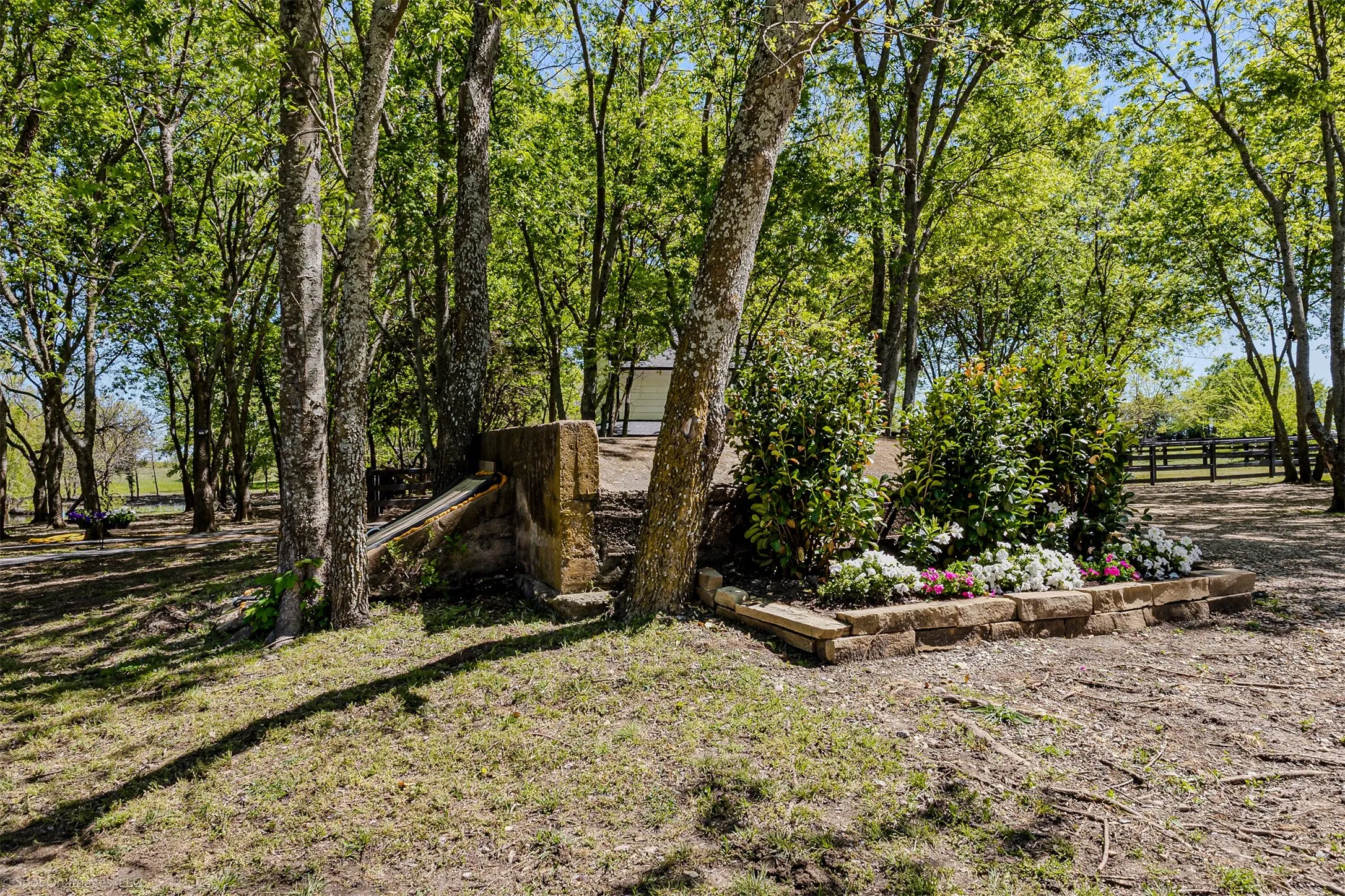 Single Family Residence For Sale in Fannin County , 1111 Fm 151, Trenton, Texas 75490, 2 Bedroom, 2 Bathroom, 2 Garage spaces, 1,104 Sqft, built in 2016, mls#21233636, Real Estate Agent in Trenton, Homes For Sale in Fannin county, Homes For Sale in Trenton, Realtor in Trenton Texas, Real Estate Brokerage Independent Realty Texas, Luminita Cordes Realtor