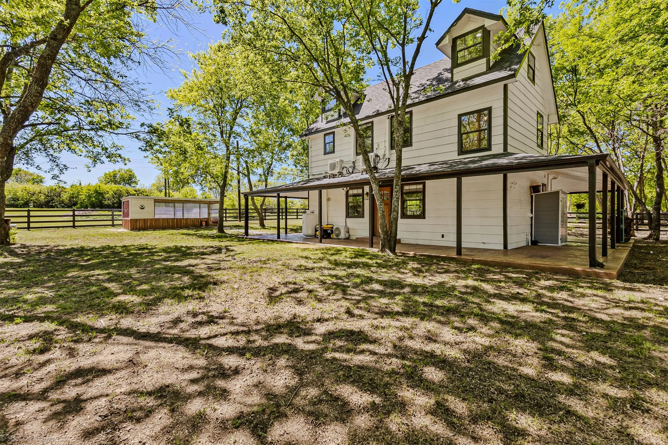 Single Family Residence For Sale in Fannin County , 1111 Fm 151, Trenton, Texas 75490, 2 Bedroom, 2 Bathroom, 2 Garage spaces, 1,104 Sqft, built in 2016, mls#21233636, Real Estate Agent in Trenton, Homes For Sale in Fannin county, Homes For Sale in Trenton, Realtor in Trenton Texas, Real Estate Brokerage Independent Realty Texas, Luminita Cordes Realtor