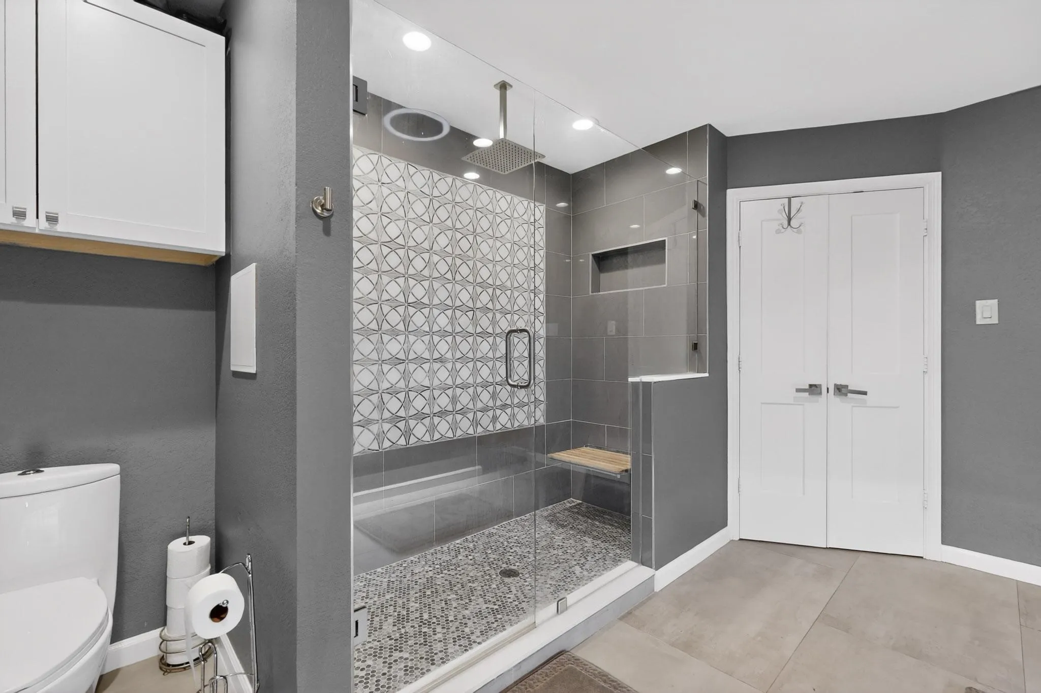 Single Family Residence For Sale in Dallas County , 5102 Denton Drive, Dallas, Texas 75235, 3 Bedroom, 3 Bathroom, 2 Garage spaces, 1,590 Sqft, built in 1997, Preowned, mls#21232432, Real Estate Agent in Dallas, Homes For Sale in Dallas county, Homes For Sale in Dallas, Realtor in Dallas Texas, Real Estate Brokerage Independent Realty Texas, Luminita Cordes Realtor