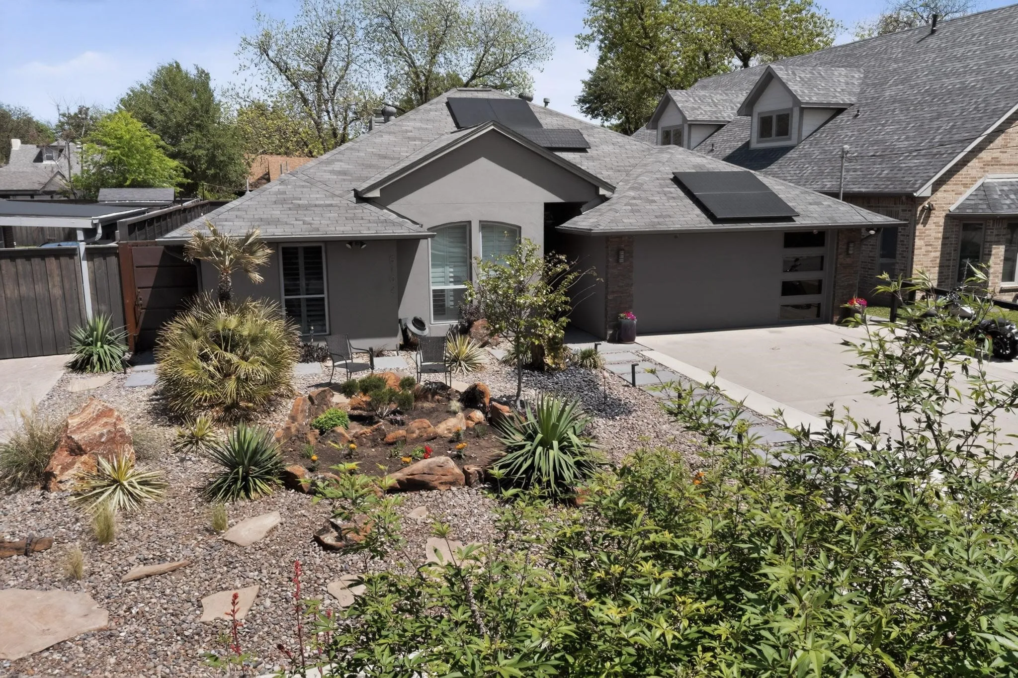 Single Family Residence For Sale in Dallas County , 5102 Denton Drive, Dallas, Texas 75235, 3 Bedroom, 3 Bathroom, 2 Garage spaces, 1,590 Sqft, built in 1997, Preowned, mls#21232432, Real Estate Agent in Dallas, Homes For Sale in Dallas county, Homes For Sale in Dallas, Realtor in Dallas Texas, Real Estate Brokerage Independent Realty Texas, Luminita Cordes Realtor