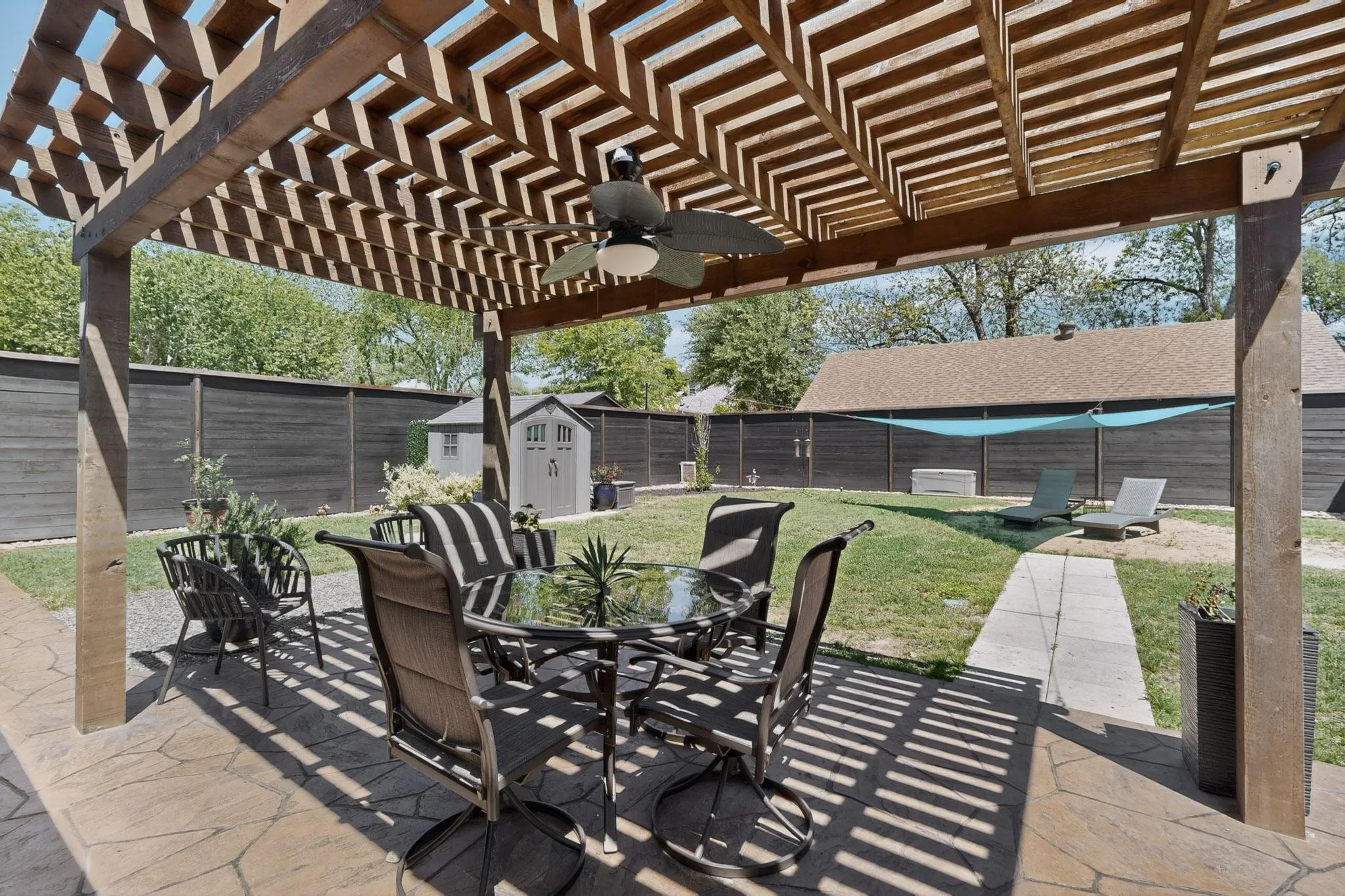 Single Family Residence For Sale in Dallas County , 5102 Denton Drive, Dallas, Texas 75235, 3 Bedroom, 3 Bathroom, 2 Garage spaces, 1,590 Sqft, built in 1997, Preowned, mls#21232432, Real Estate Agent in Dallas, Homes For Sale in Dallas county, Homes For Sale in Dallas, Realtor in Dallas Texas, Real Estate Brokerage Independent Realty Texas, Luminita Cordes Realtor