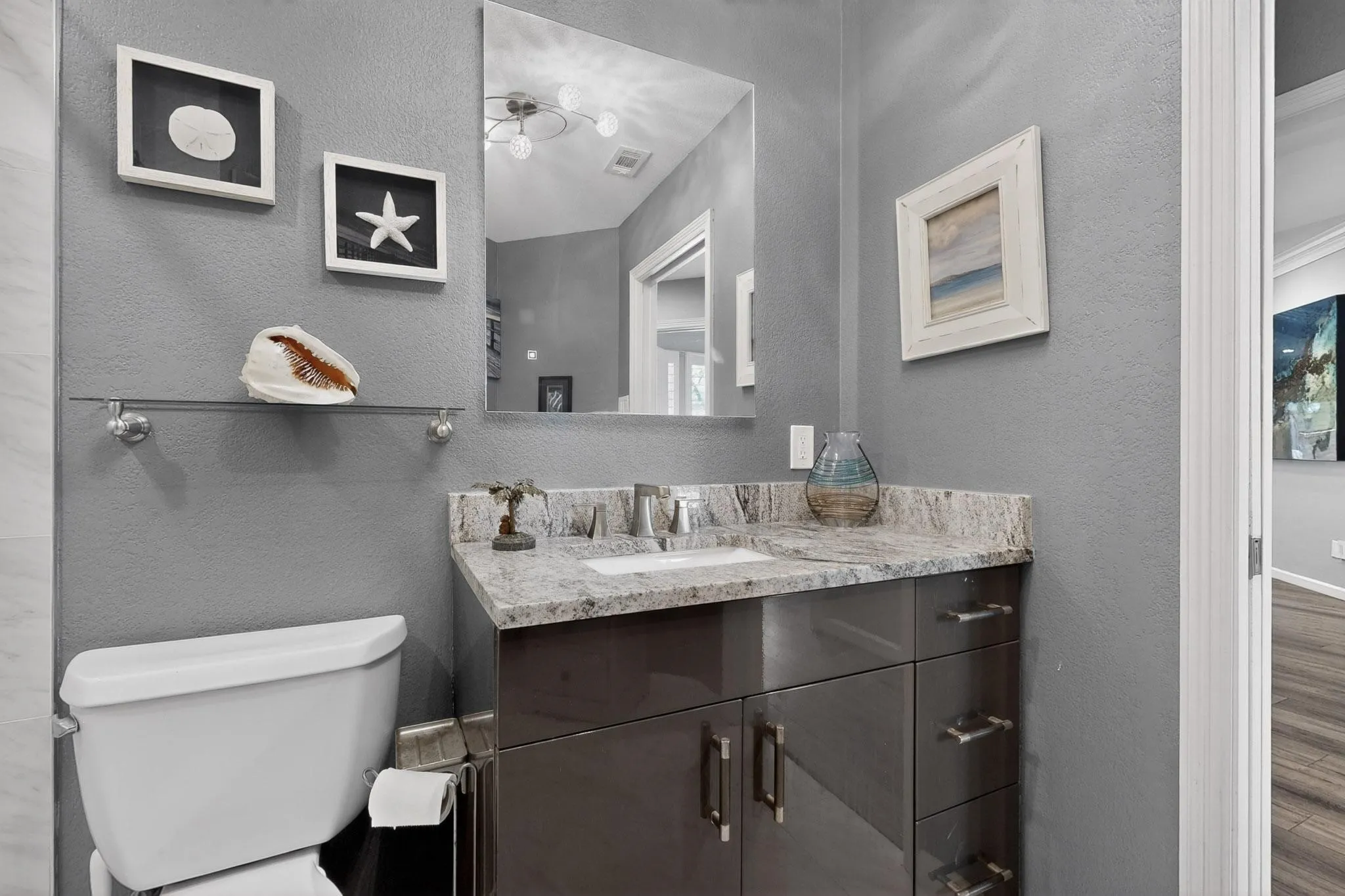 Single Family Residence For Sale in Dallas County , 5102 Denton Drive, Dallas, Texas 75235, 3 Bedroom, 3 Bathroom, 2 Garage spaces, 1,590 Sqft, built in 1997, Preowned, mls#21232432, Real Estate Agent in Dallas, Homes For Sale in Dallas county, Homes For Sale in Dallas, Realtor in Dallas Texas, Real Estate Brokerage Independent Realty Texas, Luminita Cordes Realtor