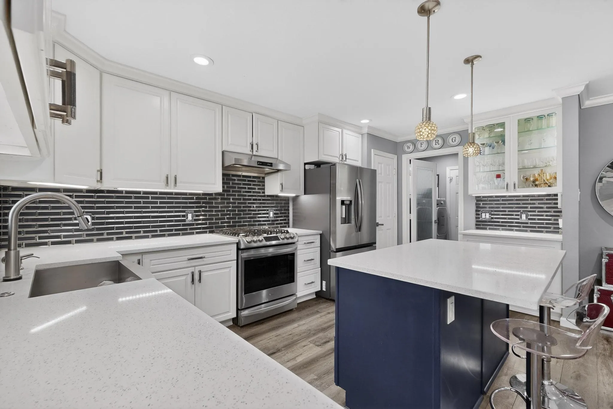 Single Family Residence For Sale in Dallas County , 5102 Denton Drive, Dallas, Texas 75235, 3 Bedroom, 3 Bathroom, 2 Garage spaces, 1,590 Sqft, built in 1997, Preowned, mls#21232432, Real Estate Agent in Dallas, Homes For Sale in Dallas county, Homes For Sale in Dallas, Realtor in Dallas Texas, Real Estate Brokerage Independent Realty Texas, Luminita Cordes Realtor