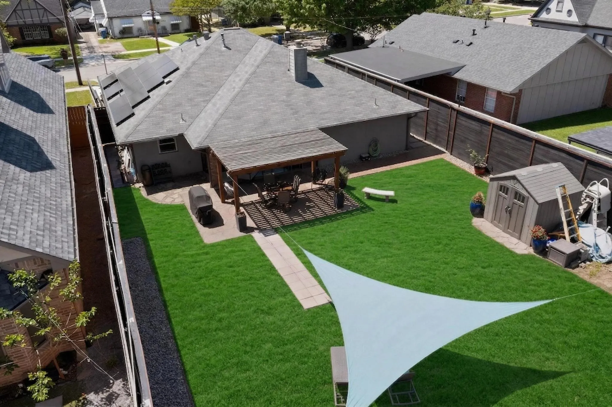 Single Family Residence For Sale in Dallas County , 5102 Denton Drive, Dallas, Texas 75235, 3 Bedroom, 3 Bathroom, 2 Garage spaces, 1,590 Sqft, built in 1997, Preowned, mls#21232432, Real Estate Agent in Dallas, Homes For Sale in Dallas county, Homes For Sale in Dallas, Realtor in Dallas Texas, Real Estate Brokerage Independent Realty Texas, Luminita Cordes Realtor