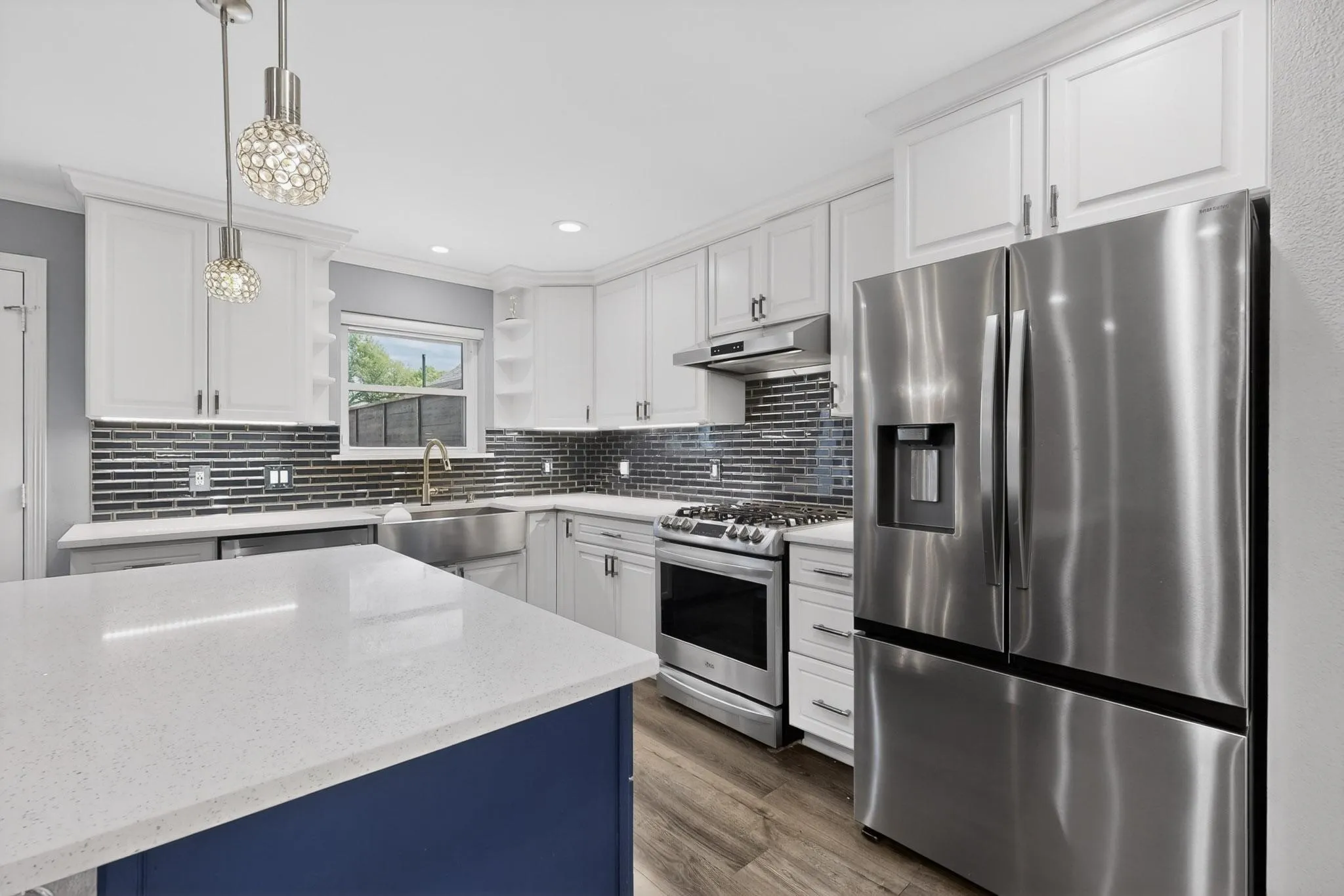 Single Family Residence For Sale in Dallas County , 5102 Denton Drive, Dallas, Texas 75235, 3 Bedroom, 3 Bathroom, 2 Garage spaces, 1,590 Sqft, built in 1997, Preowned, mls#21232432, Real Estate Agent in Dallas, Homes For Sale in Dallas county, Homes For Sale in Dallas, Realtor in Dallas Texas, Real Estate Brokerage Independent Realty Texas, Luminita Cordes Realtor