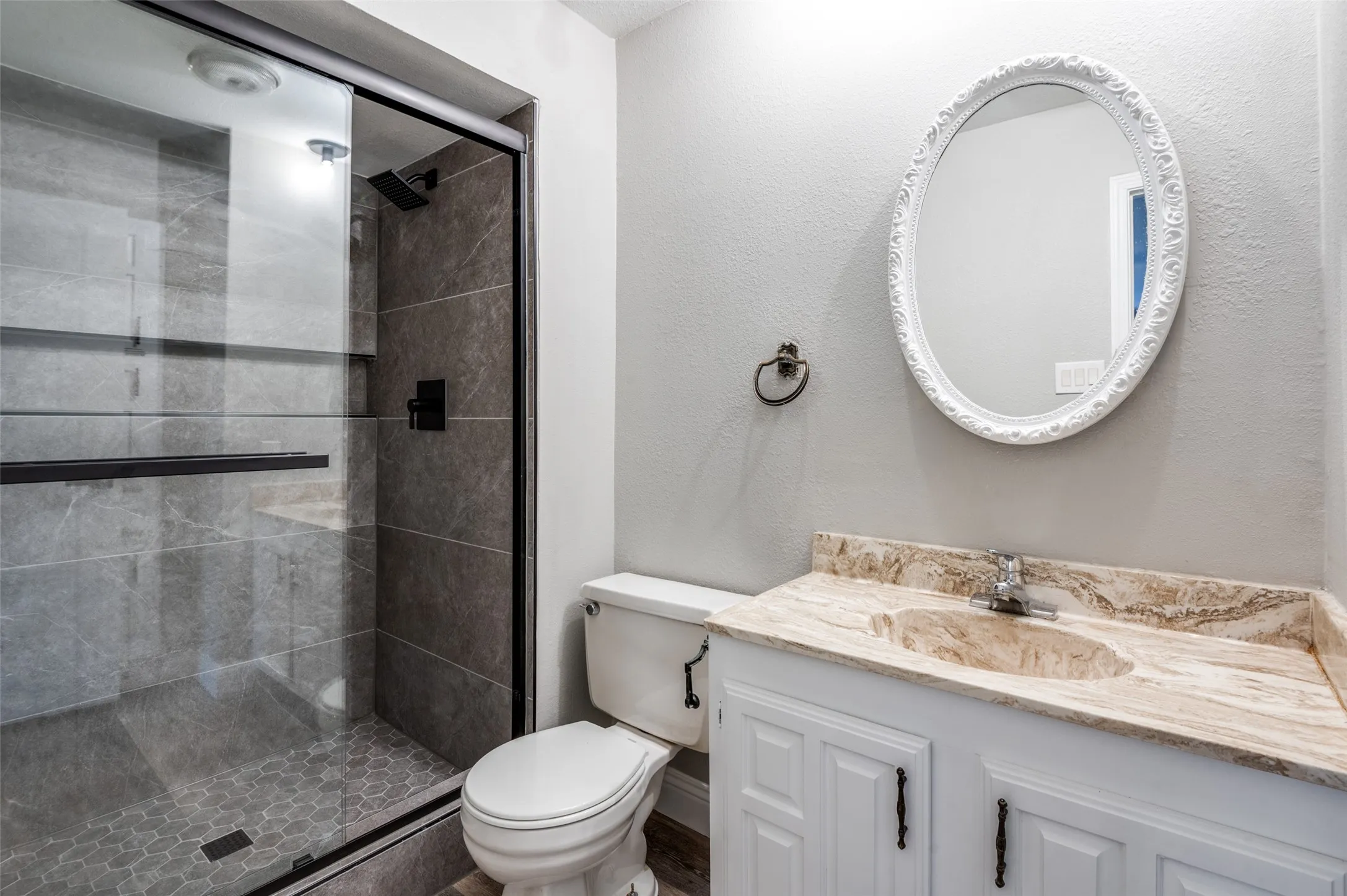 Single Family Residence For Sale in Denton County , 1804 Clear Creek Lane, Carrollton, Texas 75007, 3 Bedroom, 2 Bathroom, 2 Garage spaces, 1,886 Sqft, built in 1977, mls#21233820, Real Estate Agent in Carrollton, Homes For Sale in Denton county, Homes For Sale in Carrollton, Realtor in Carrollton Texas, Real Estate Brokerage Independent Realty Texas, Luminita Cordes Realtor