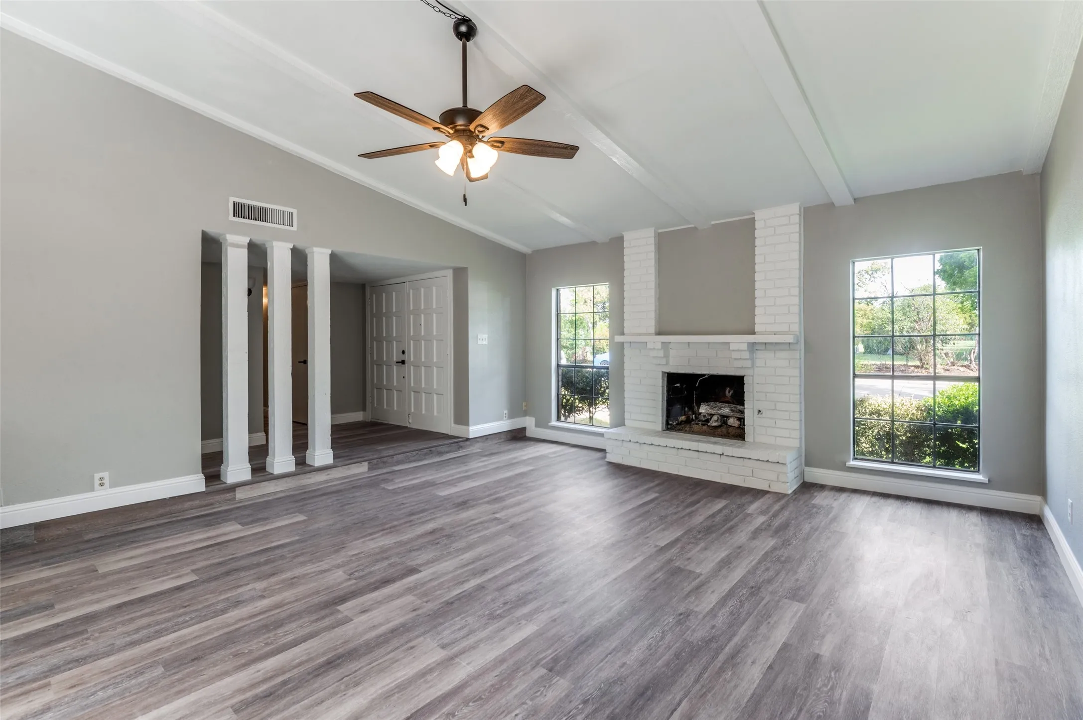 Single Family Residence For Sale in Denton County , 1804 Clear Creek Lane, Carrollton, Texas 75007, 3 Bedroom, 2 Bathroom, 2 Garage spaces, 1,886 Sqft, built in 1977, mls#21233820, Real Estate Agent in Carrollton, Homes For Sale in Denton county, Homes For Sale in Carrollton, Realtor in Carrollton Texas, Real Estate Brokerage Independent Realty Texas, Luminita Cordes Realtor