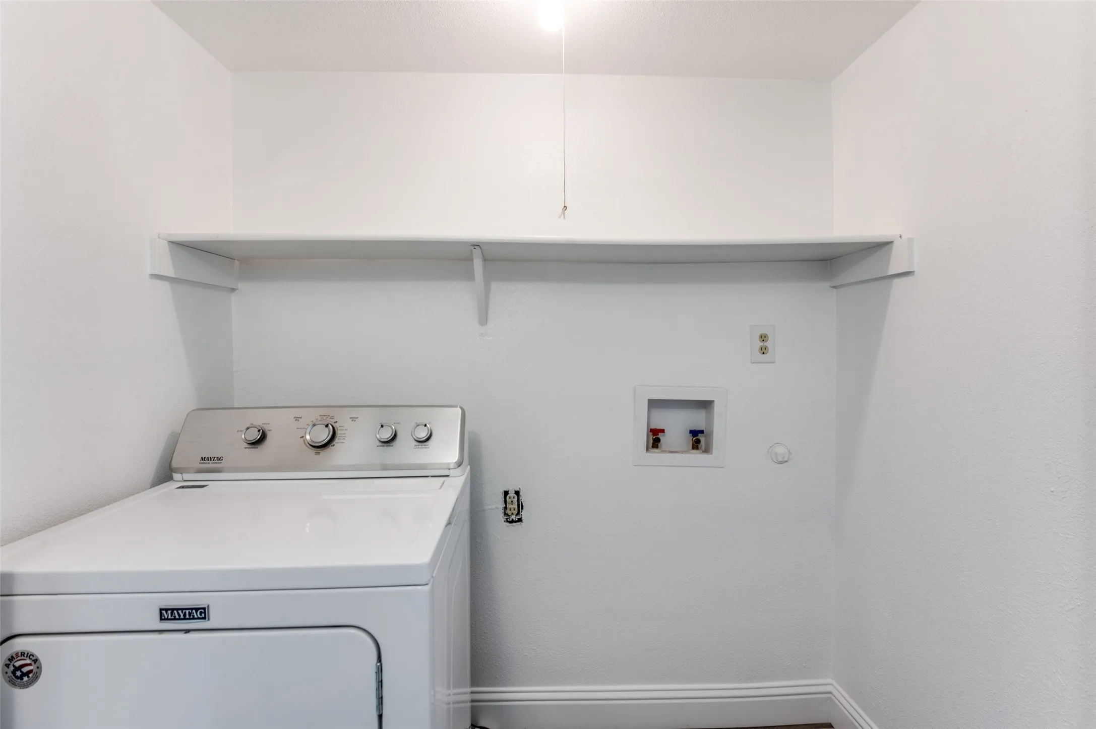 Single Family Residence For Sale in Denton County , 1804 Clear Creek Lane, Carrollton, Texas 75007, 3 Bedroom, 2 Bathroom, 2 Garage spaces, 1,886 Sqft, built in 1977, mls#21233820, Real Estate Agent in Carrollton, Homes For Sale in Denton county, Homes For Sale in Carrollton, Realtor in Carrollton Texas, Real Estate Brokerage Independent Realty Texas, Luminita Cordes Realtor
