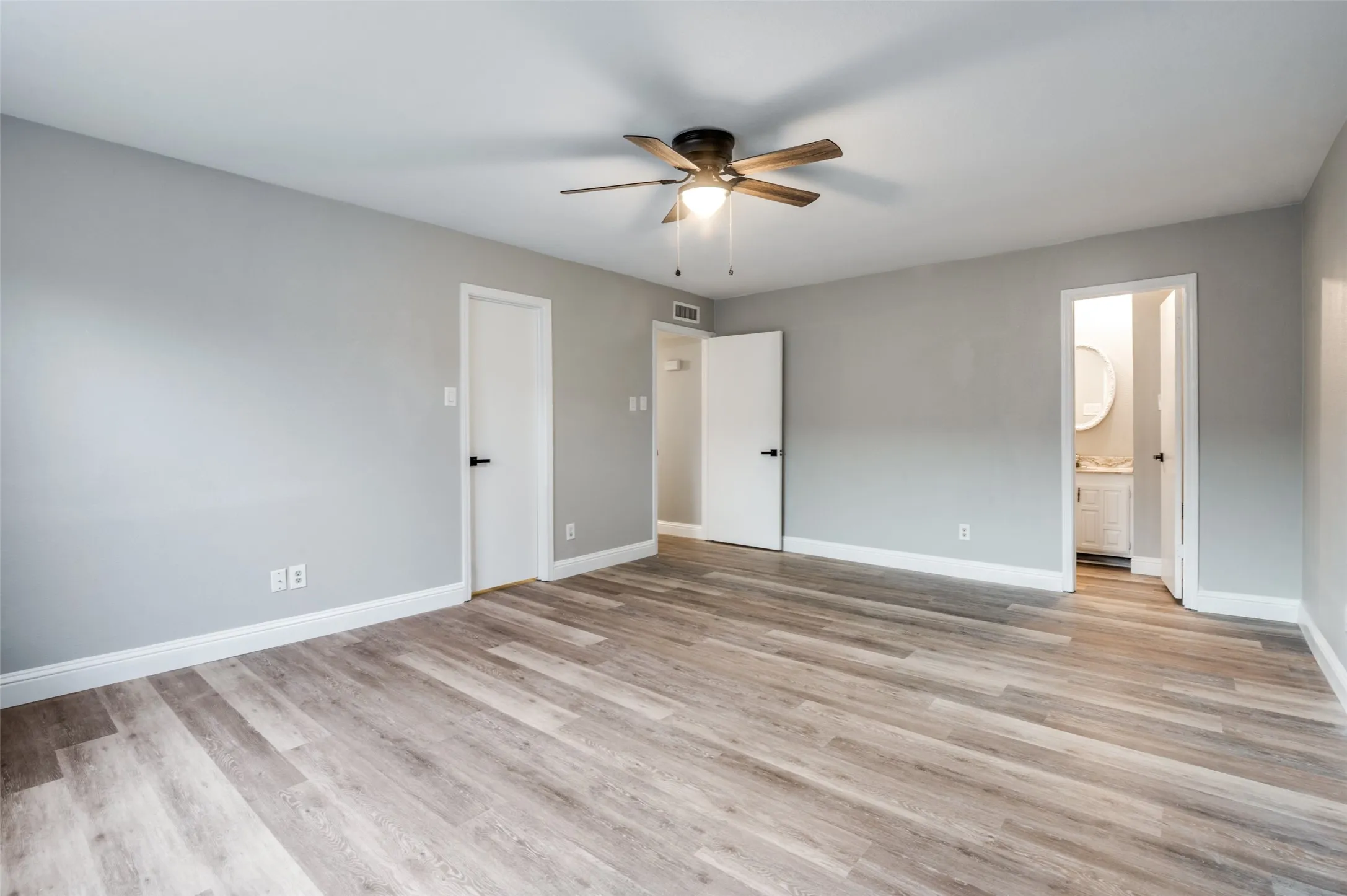 Single Family Residence For Sale in Denton County , 1804 Clear Creek Lane, Carrollton, Texas 75007, 3 Bedroom, 2 Bathroom, 2 Garage spaces, 1,886 Sqft, built in 1977, mls#21233820, Real Estate Agent in Carrollton, Homes For Sale in Denton county, Homes For Sale in Carrollton, Realtor in Carrollton Texas, Real Estate Brokerage Independent Realty Texas, Luminita Cordes Realtor