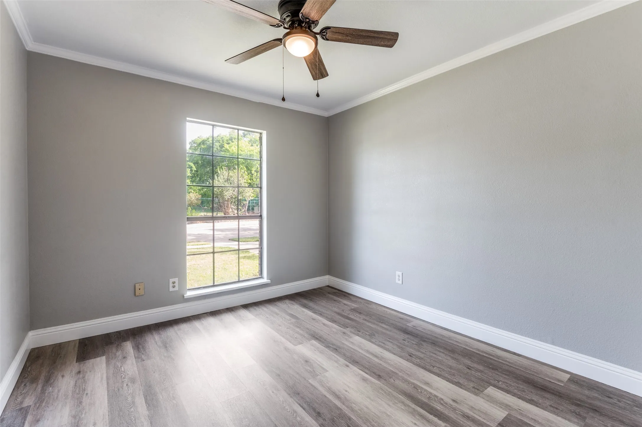 Single Family Residence For Sale in Denton County , 1804 Clear Creek Lane, Carrollton, Texas 75007, 3 Bedroom, 2 Bathroom, 2 Garage spaces, 1,886 Sqft, built in 1977, mls#21233820, Real Estate Agent in Carrollton, Homes For Sale in Denton county, Homes For Sale in Carrollton, Realtor in Carrollton Texas, Real Estate Brokerage Independent Realty Texas, Luminita Cordes Realtor