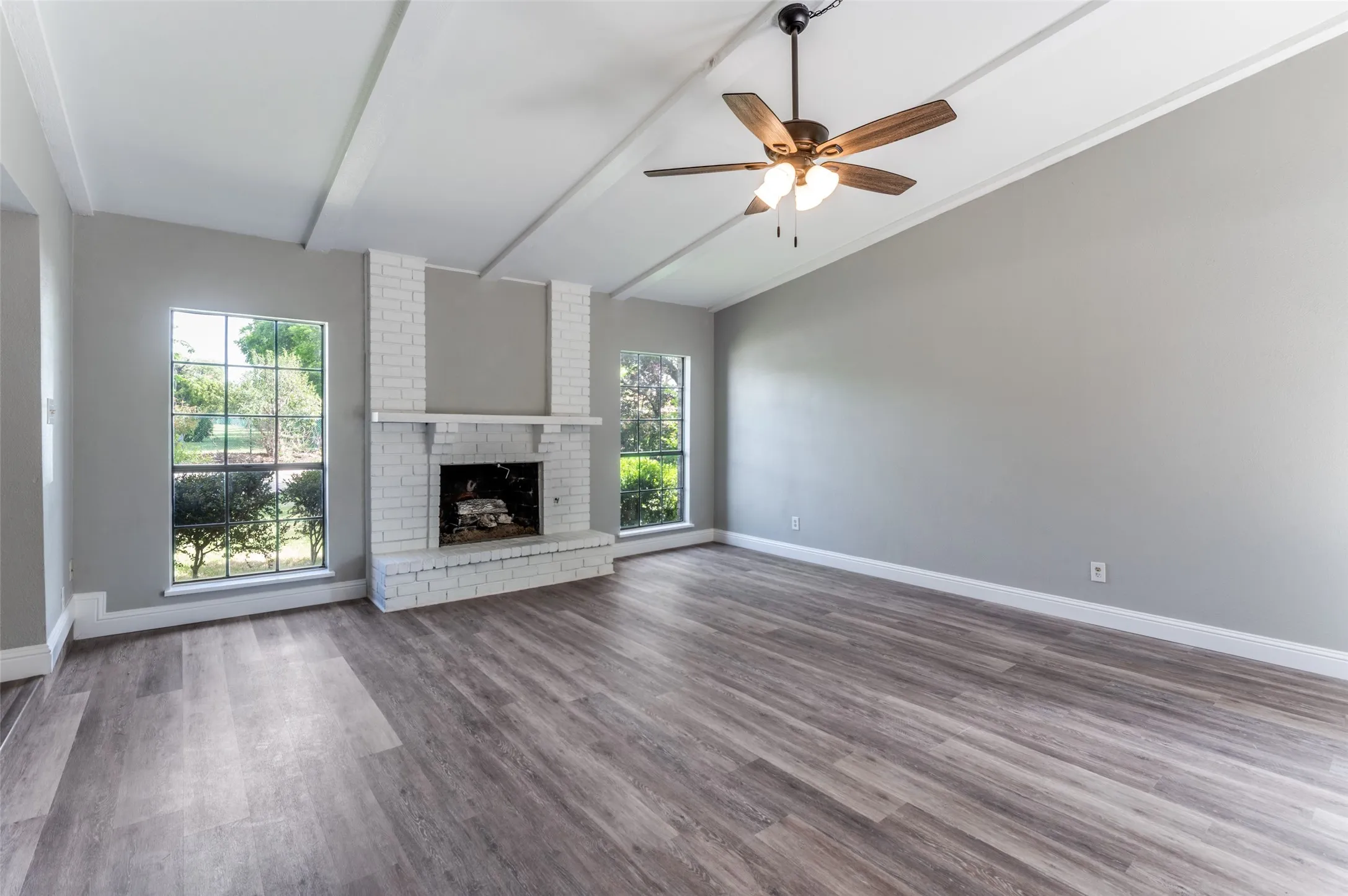 Single Family Residence For Sale in Denton County , 1804 Clear Creek Lane, Carrollton, Texas 75007, 3 Bedroom, 2 Bathroom, 2 Garage spaces, 1,886 Sqft, built in 1977, mls#21233820, Real Estate Agent in Carrollton, Homes For Sale in Denton county, Homes For Sale in Carrollton, Realtor in Carrollton Texas, Real Estate Brokerage Independent Realty Texas, Luminita Cordes Realtor