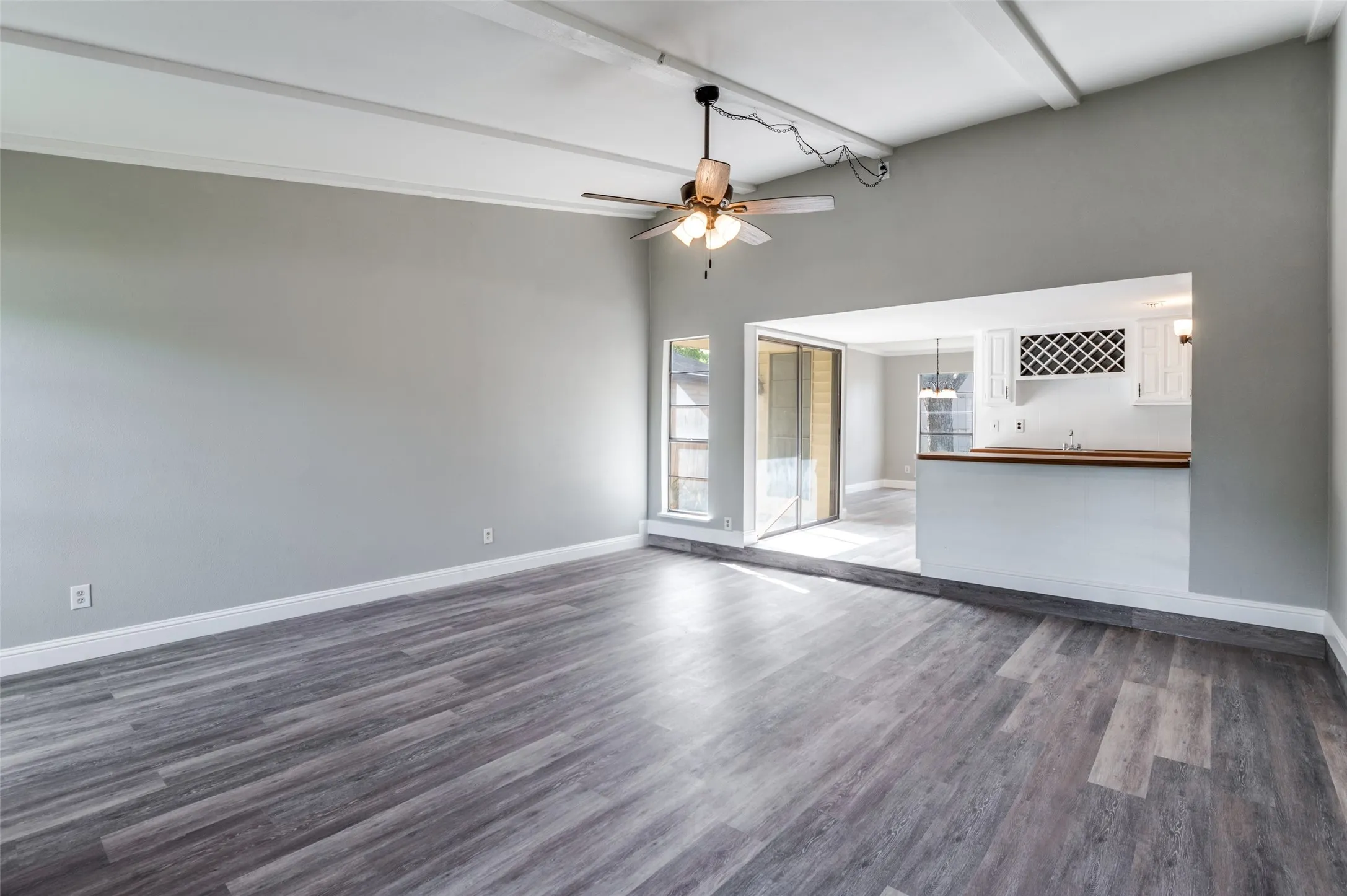 Single Family Residence For Sale in Denton County , 1804 Clear Creek Lane, Carrollton, Texas 75007, 3 Bedroom, 2 Bathroom, 2 Garage spaces, 1,886 Sqft, built in 1977, mls#21233820, Real Estate Agent in Carrollton, Homes For Sale in Denton county, Homes For Sale in Carrollton, Realtor in Carrollton Texas, Real Estate Brokerage Independent Realty Texas, Luminita Cordes Realtor
