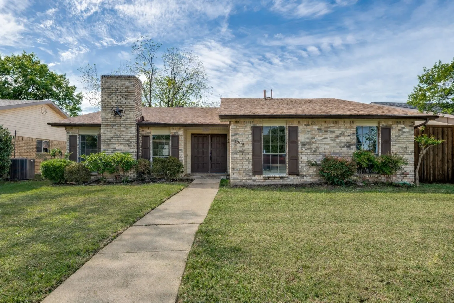 Single Family Residence For Sale in Denton County , 1804 Clear Creek Lane, Carrollton, Texas 75007, 3 Bedroom, 2 Bathroom, 2 Garage spaces, 1,886 Sqft, built in 1977, mls#21233820, Real Estate Agent in Carrollton, Homes For Sale in Denton county, Homes For Sale in Carrollton, Realtor in Carrollton Texas, Real Estate Brokerage Independent Realty Texas, Luminita Cordes Realtor