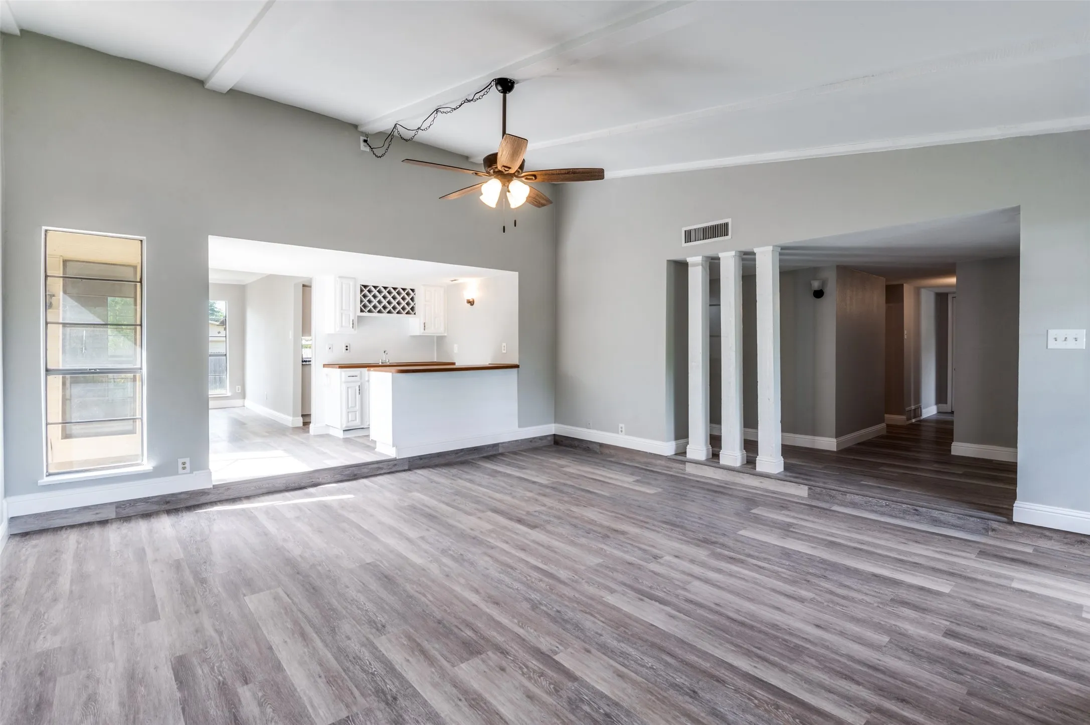 Single Family Residence For Sale in Denton County , 1804 Clear Creek Lane, Carrollton, Texas 75007, 3 Bedroom, 2 Bathroom, 2 Garage spaces, 1,886 Sqft, built in 1977, mls#21233820, Real Estate Agent in Carrollton, Homes For Sale in Denton county, Homes For Sale in Carrollton, Realtor in Carrollton Texas, Real Estate Brokerage Independent Realty Texas, Luminita Cordes Realtor