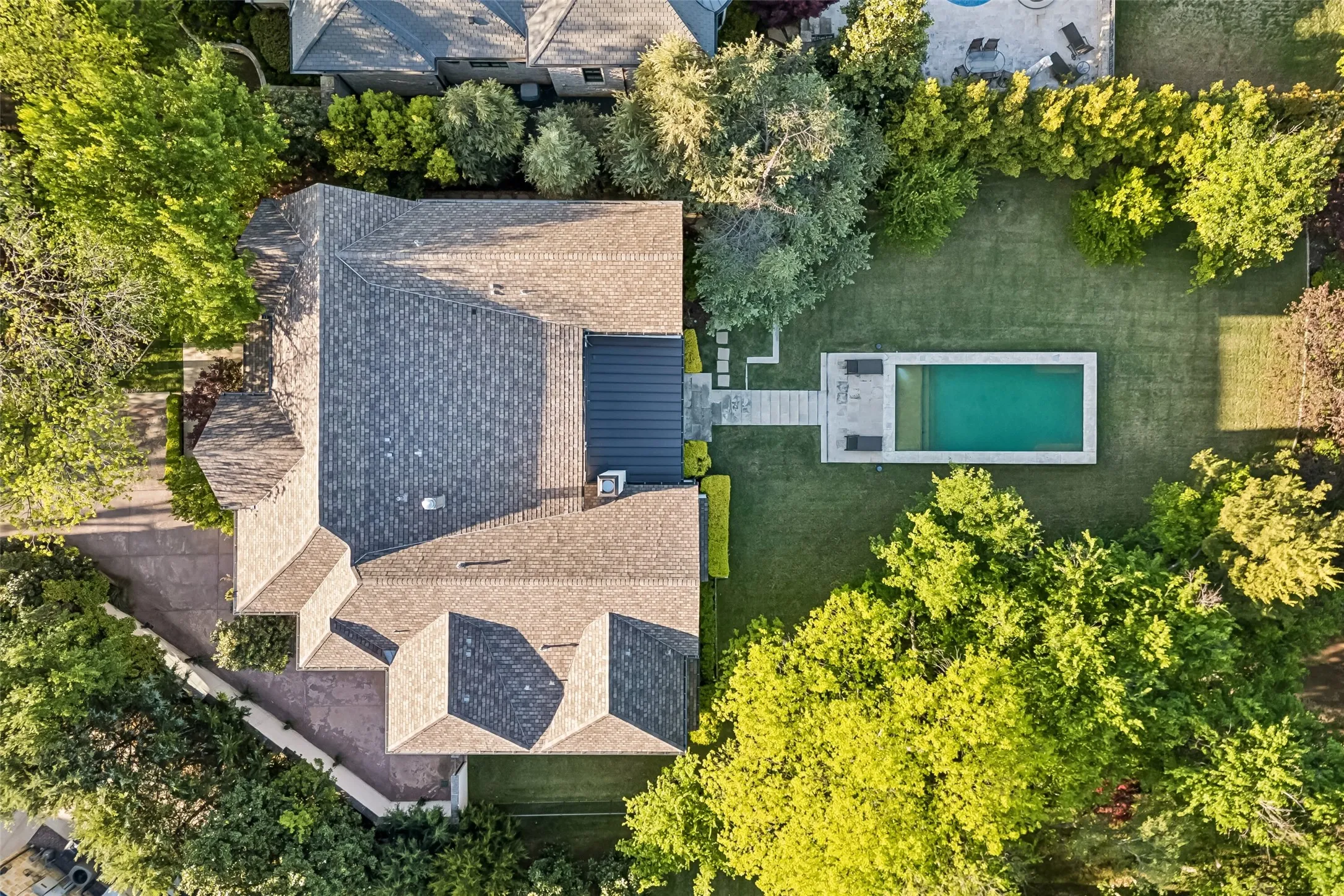 Large lot in the gated community of Glen Abby.  Very private yard with mature trees.
