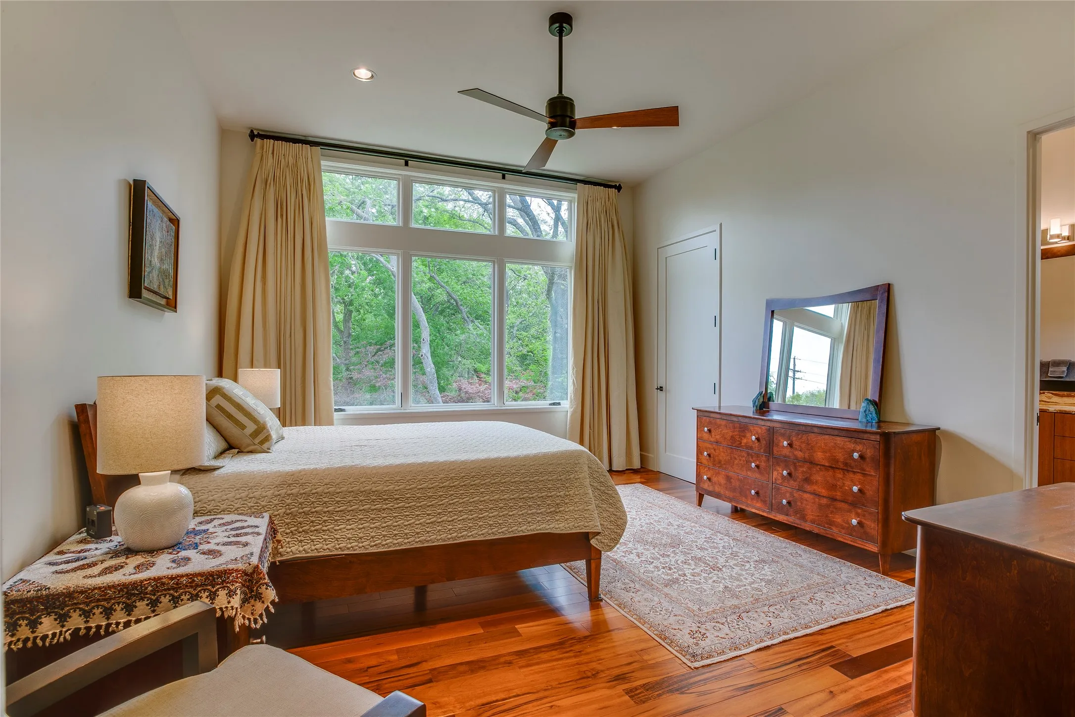 Downstairs guest suite with ensuite bathroom and large walk in closet.