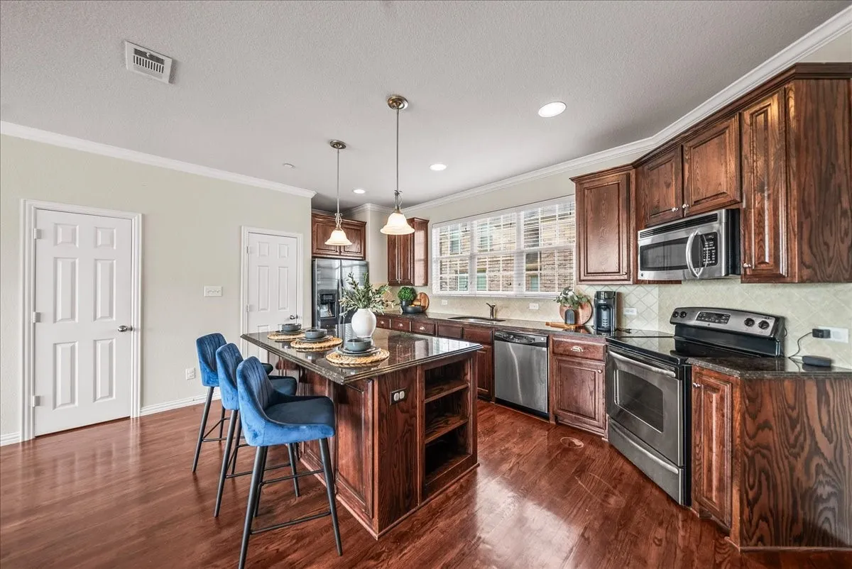 Condominium For Sale in Denton County , 2700 Club Ridge Drive 34, Lewisville, Texas 75067, 3 Bedroom, 4 Bathroom, 2 Garage spaces, 1,750 Sqft, built in 2008, Preowned, mls#21208942, Real Estate Agent in Lewisville, Homes For Sale in Denton county, Homes For Sale in Lewisville, Realtor in Lewisville Texas, Real Estate Brokerage Independent Realty Texas, Luminita Cordes Realtor