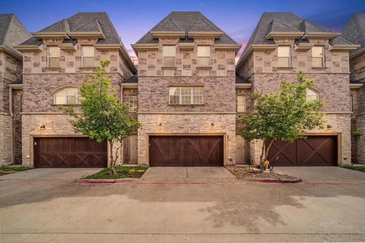Condominium For Sale in Denton County , 2700 Club Ridge Drive 34, Lewisville, Texas 75067, 3 Bedroom, 4 Bathroom, 2 Garage spaces, 1,750 Sqft, built in 2008, Preowned, mls#21208942, Real Estate Agent in Lewisville, Homes For Sale in Denton county, Homes For Sale in Lewisville, Realtor in Lewisville Texas, Real Estate Brokerage Independent Realty Texas, Luminita Cordes Realtor