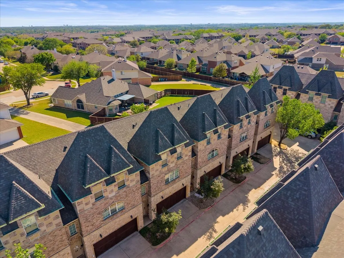 Condominium For Sale in Denton County , 2700 Club Ridge Drive 34, Lewisville, Texas 75067, 3 Bedroom, 4 Bathroom, 2 Garage spaces, 1,750 Sqft, built in 2008, Preowned, mls#21208942, Real Estate Agent in Lewisville, Homes For Sale in Denton county, Homes For Sale in Lewisville, Realtor in Lewisville Texas, Real Estate Brokerage Independent Realty Texas, Luminita Cordes Realtor