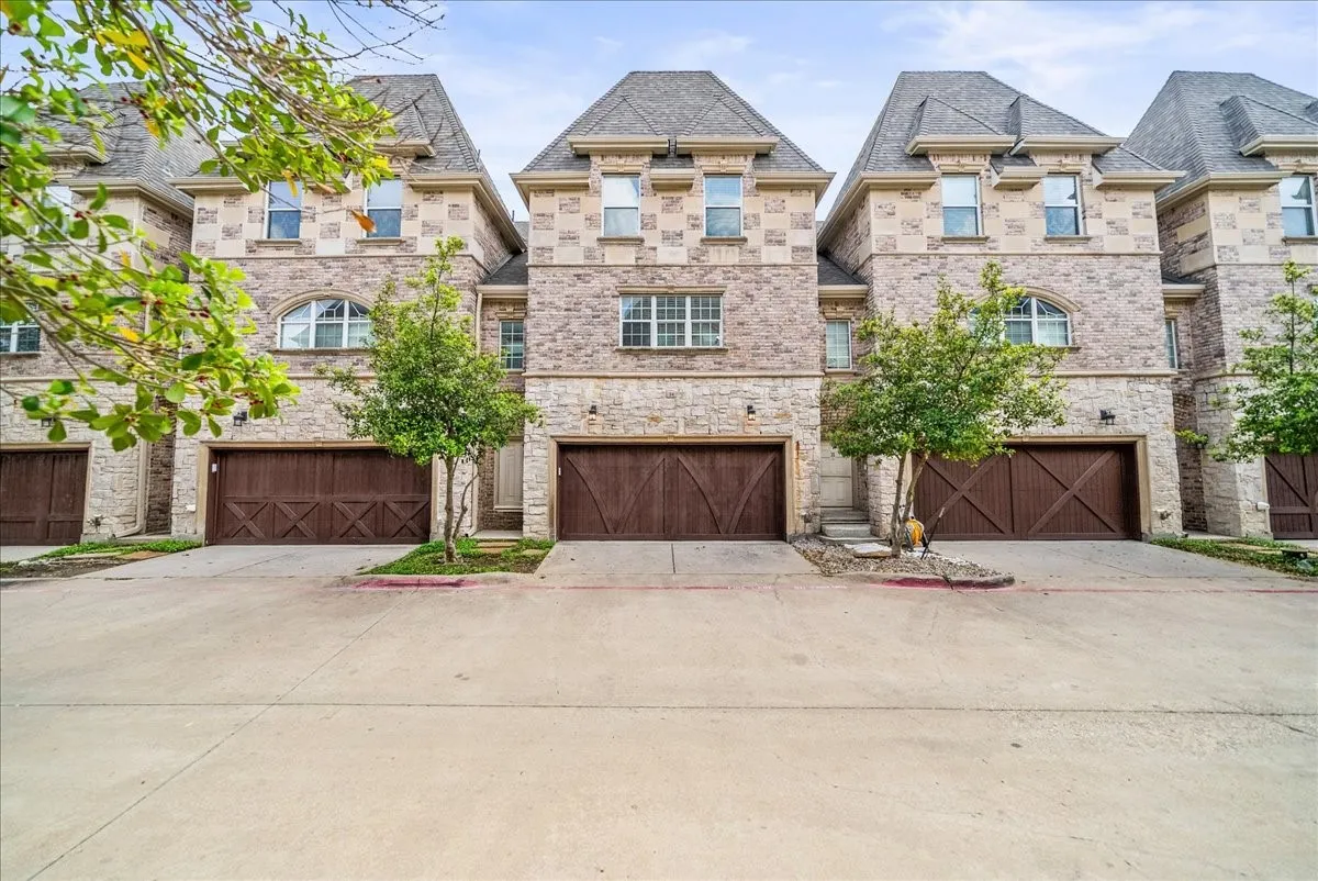 Condominium For Sale in Denton County , 2700 Club Ridge Drive 34, Lewisville, Texas 75067, 3 Bedroom, 4 Bathroom, 2 Garage spaces, 1,750 Sqft, built in 2008, Preowned, mls#21208942, Real Estate Agent in Lewisville, Homes For Sale in Denton county, Homes For Sale in Lewisville, Realtor in Lewisville Texas, Real Estate Brokerage Independent Realty Texas, Luminita Cordes Realtor