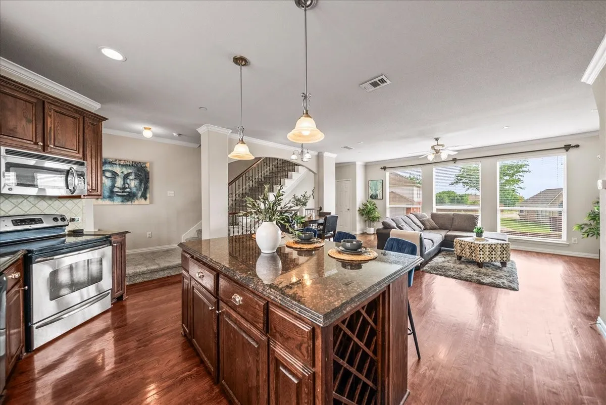 Condominium For Sale in Denton County , 2700 Club Ridge Drive 34, Lewisville, Texas 75067, 3 Bedroom, 4 Bathroom, 2 Garage spaces, 1,750 Sqft, built in 2008, Preowned, mls#21208942, Real Estate Agent in Lewisville, Homes For Sale in Denton county, Homes For Sale in Lewisville, Realtor in Lewisville Texas, Real Estate Brokerage Independent Realty Texas, Luminita Cordes Realtor