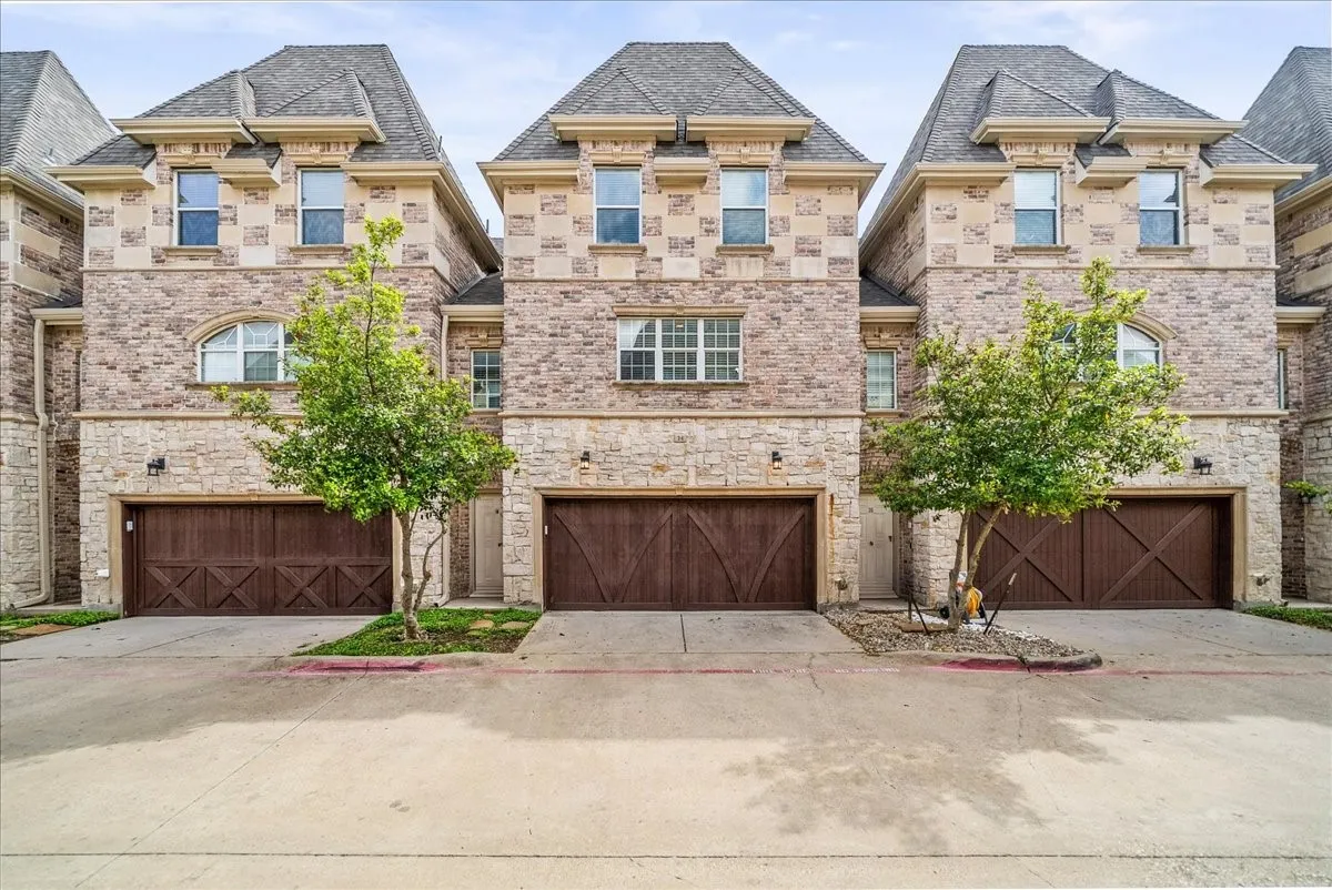 Condominium For Sale in Denton County , 2700 Club Ridge Drive 34, Lewisville, Texas 75067, 3 Bedroom, 4 Bathroom, 2 Garage spaces, 1,750 Sqft, built in 2008, Preowned, mls#21208942, Real Estate Agent in Lewisville, Homes For Sale in Denton county, Homes For Sale in Lewisville, Realtor in Lewisville Texas, Real Estate Brokerage Independent Realty Texas, Luminita Cordes Realtor