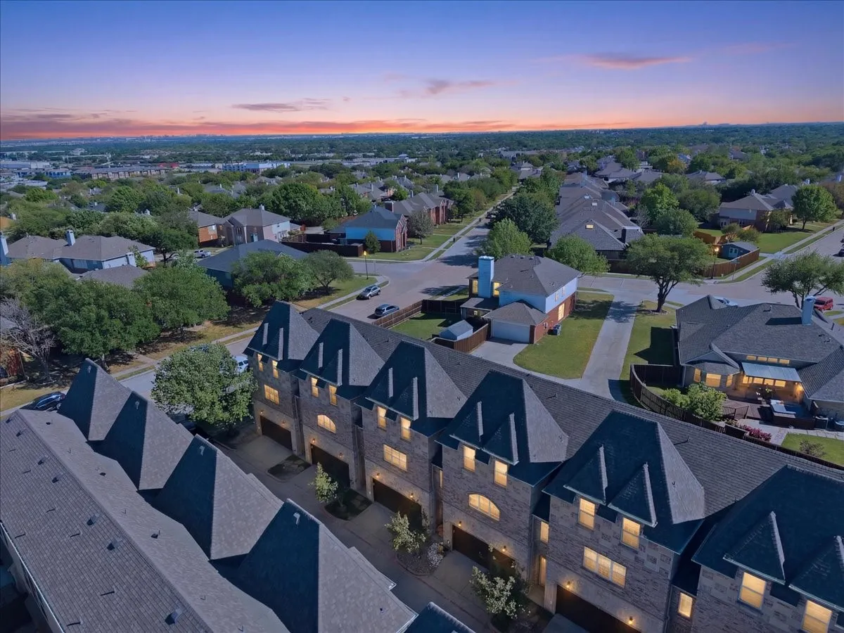 Condominium For Sale in Denton County , 2700 Club Ridge Drive 34, Lewisville, Texas 75067, 3 Bedroom, 4 Bathroom, 2 Garage spaces, 1,750 Sqft, built in 2008, Preowned, mls#21208942, Real Estate Agent in Lewisville, Homes For Sale in Denton county, Homes For Sale in Lewisville, Realtor in Lewisville Texas, Real Estate Brokerage Independent Realty Texas, Luminita Cordes Realtor