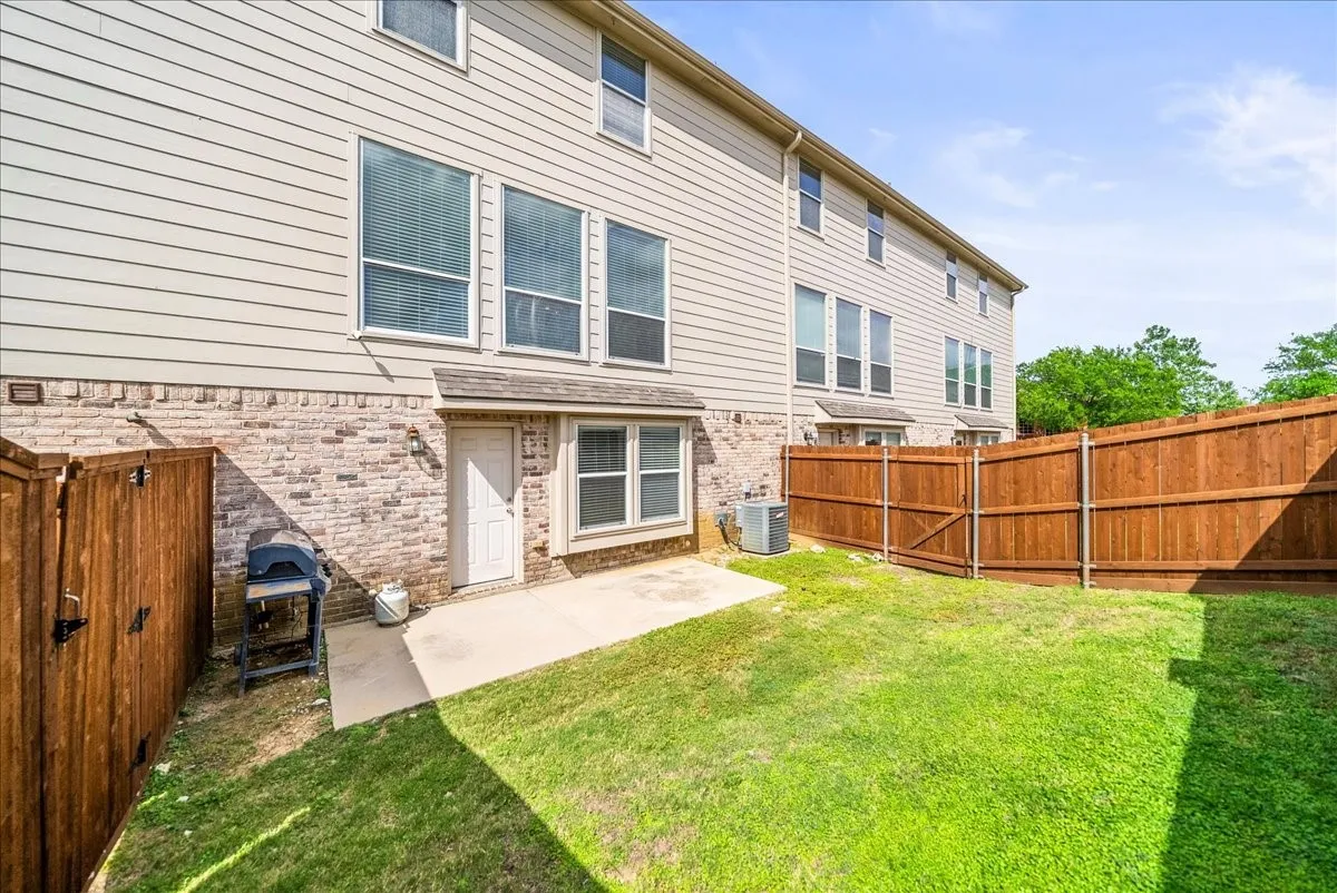 Condominium For Sale in Denton County , 2700 Club Ridge Drive 34, Lewisville, Texas 75067, 3 Bedroom, 4 Bathroom, 2 Garage spaces, 1,750 Sqft, built in 2008, Preowned, mls#21208942, Real Estate Agent in Lewisville, Homes For Sale in Denton county, Homes For Sale in Lewisville, Realtor in Lewisville Texas, Real Estate Brokerage Independent Realty Texas, Luminita Cordes Realtor